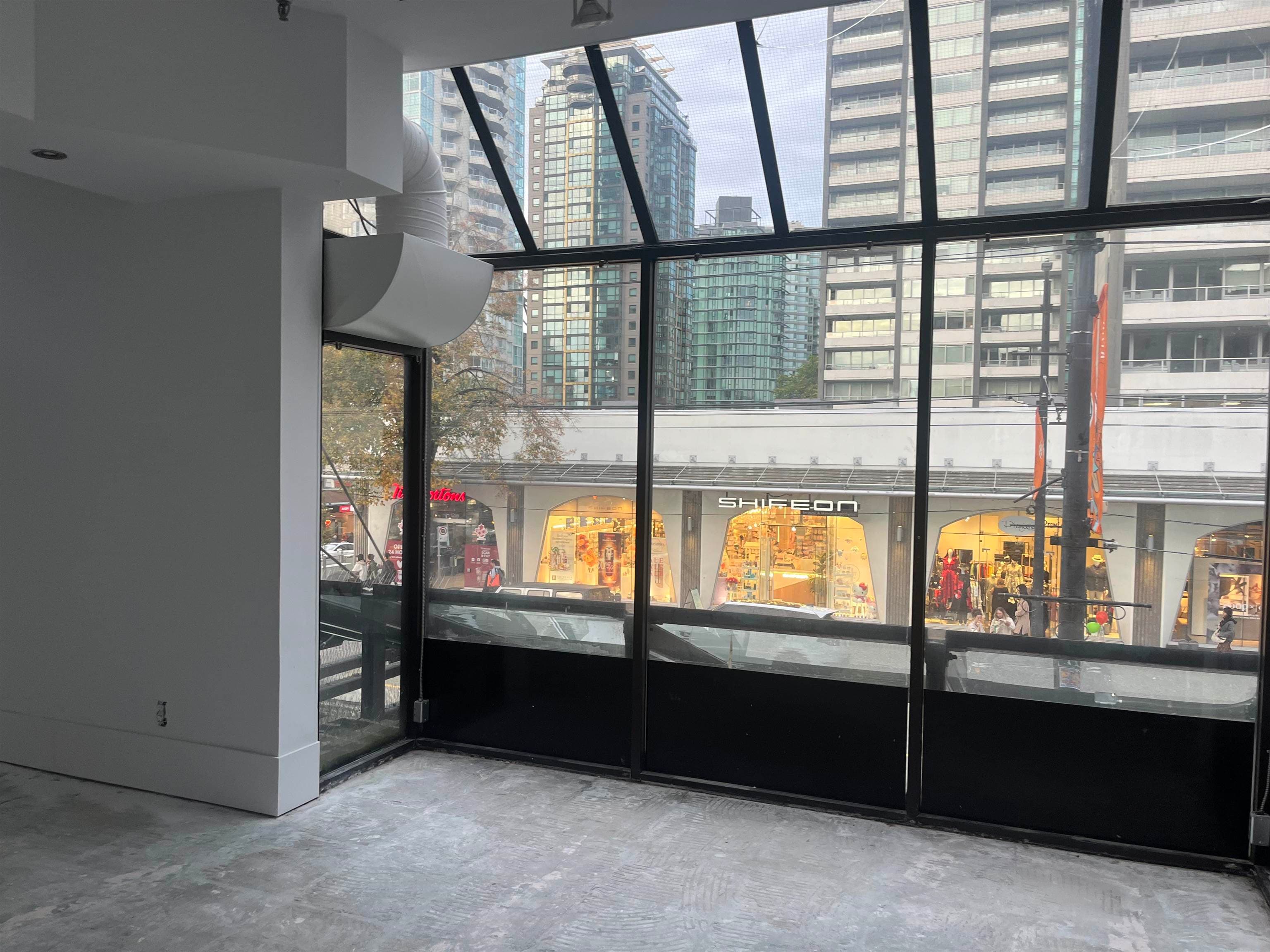 1284 ROBSON STREET — photo 4