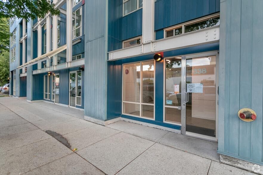 106 338 W 8TH AVENUE — photo 3