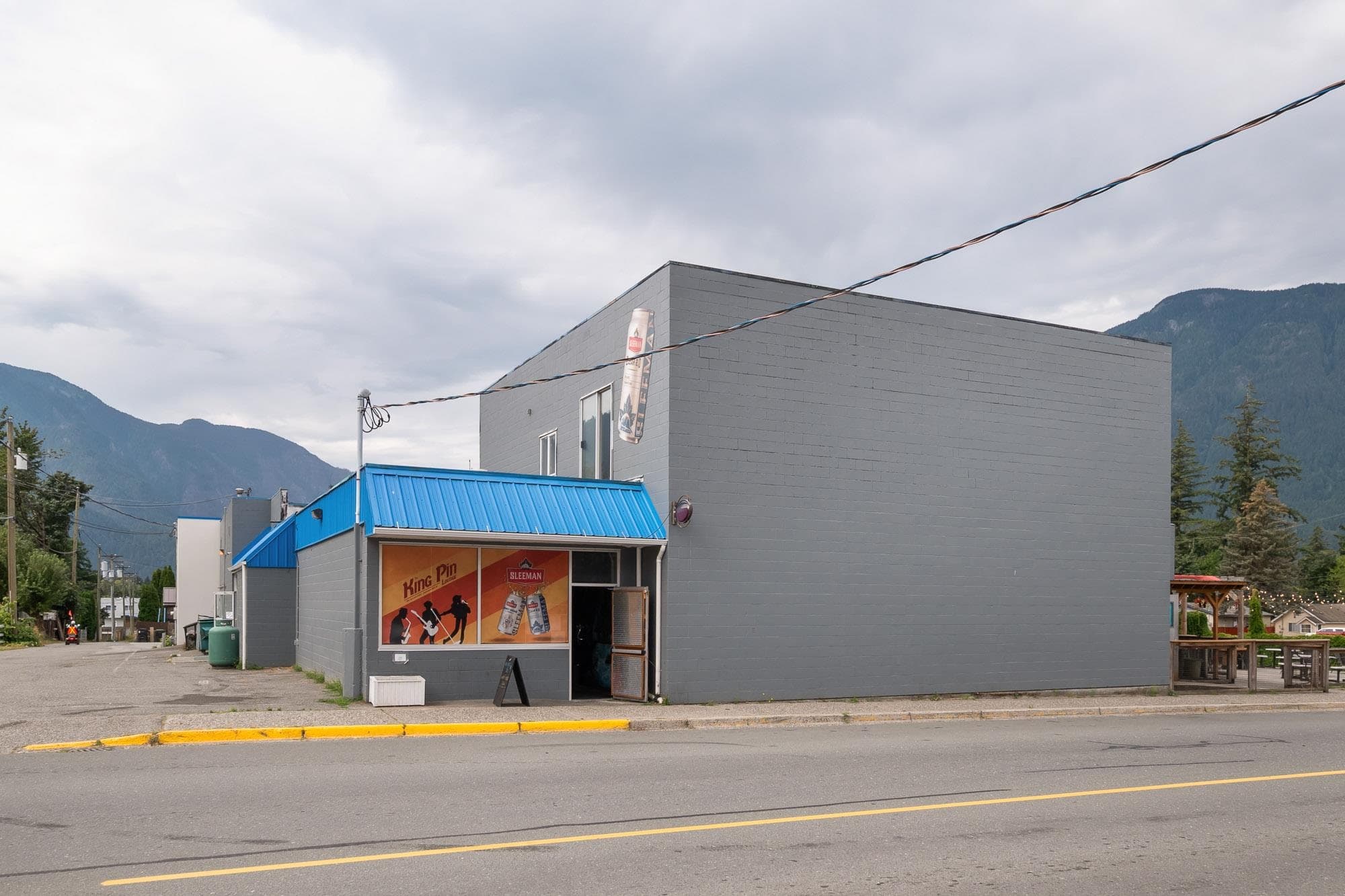 584 WALLACE STREET — photo 2