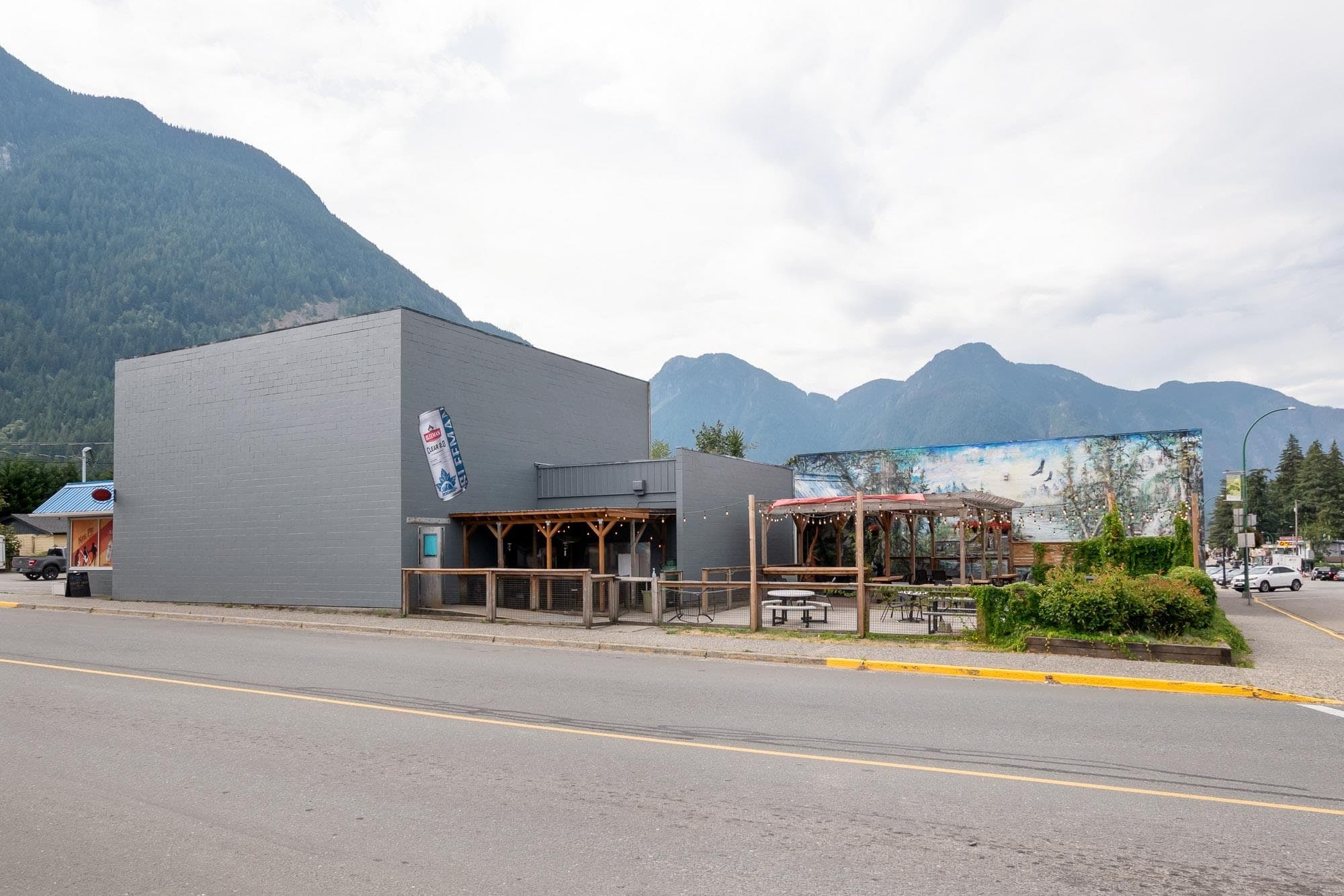 584 WALLACE STREET — photo 1