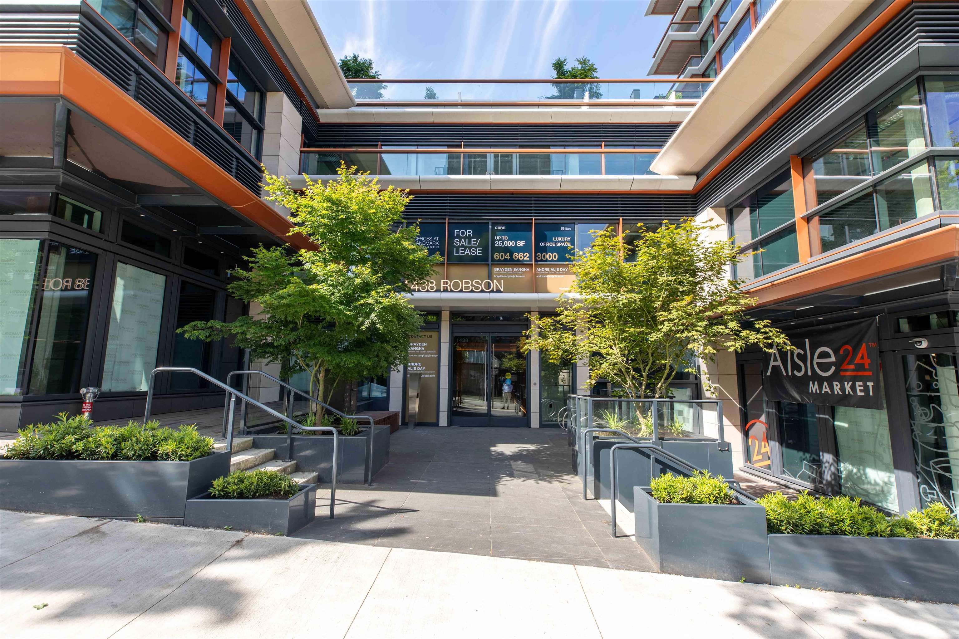 580 1438 ROBSON STREET — photo 1