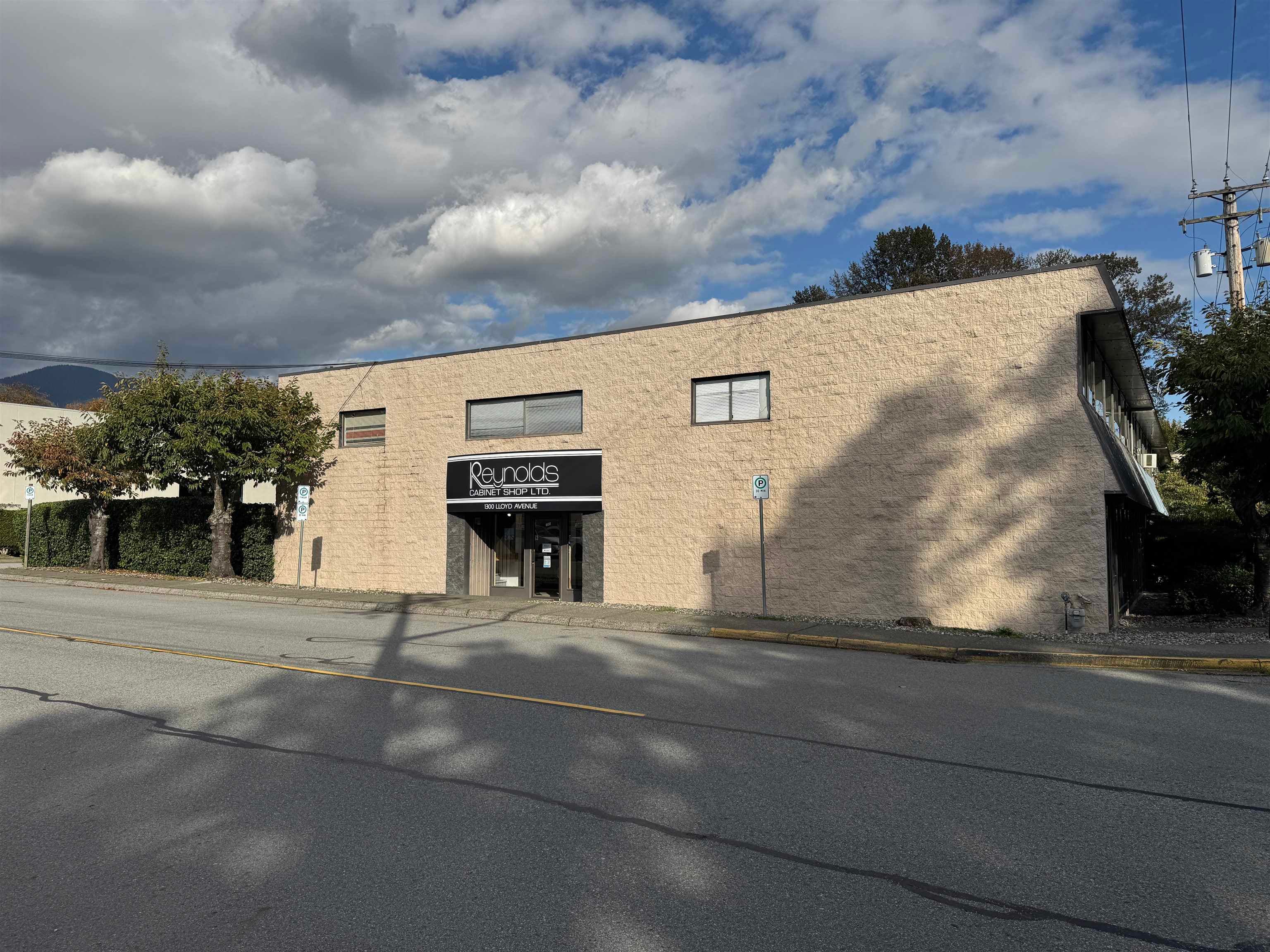 1300 LLOYD AVENUE — photo 1