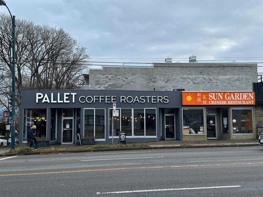 3820 OAK STREET — photo 1