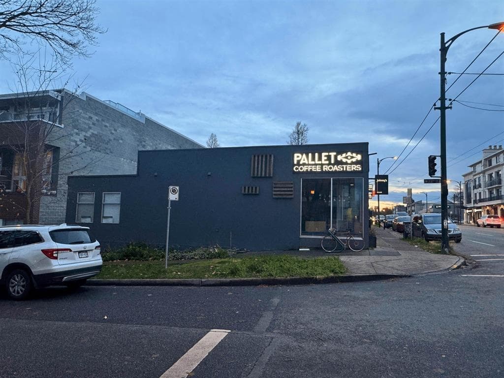 3820 OAK STREET — photo 4
