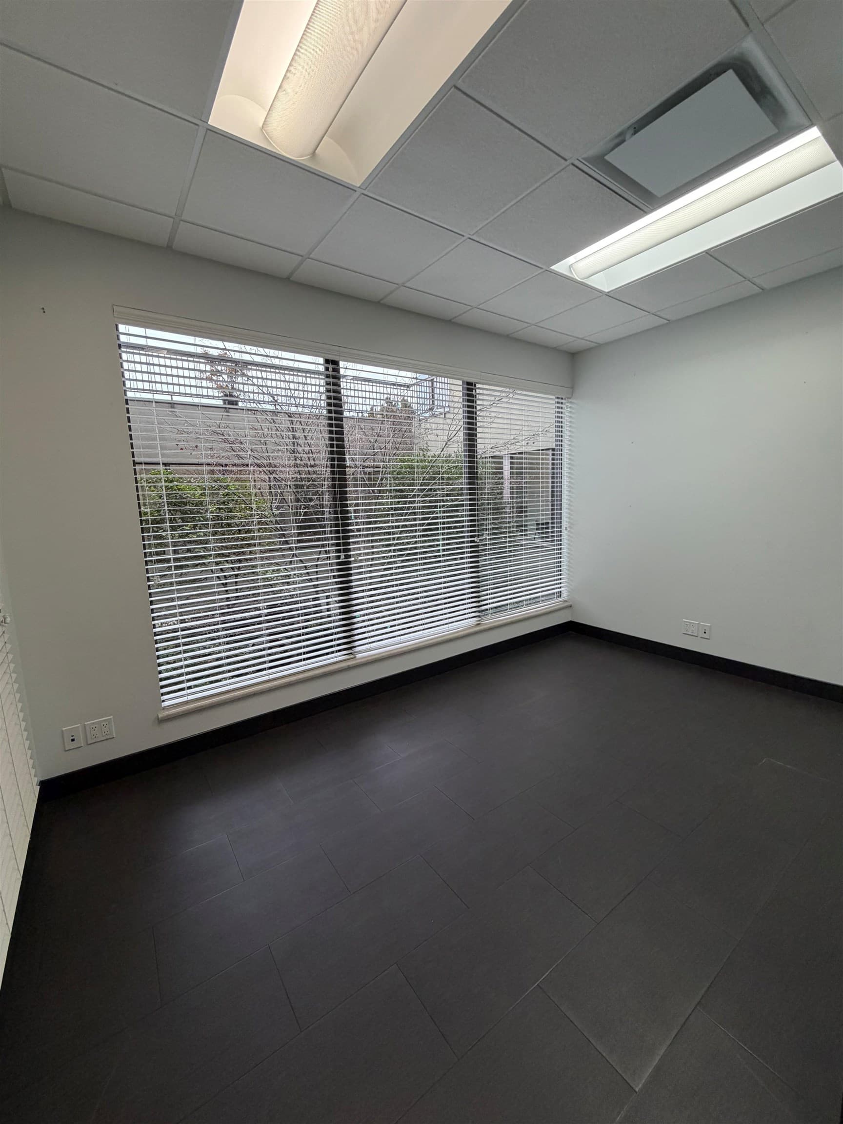 214 145 W 15TH STREET — photo 2