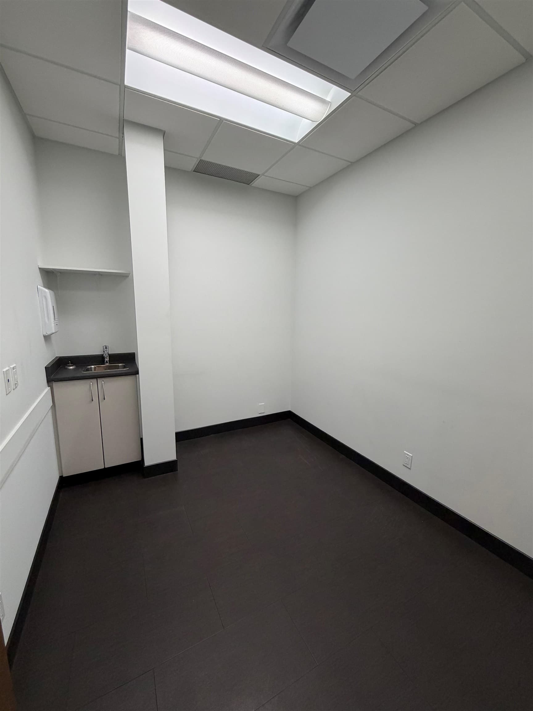 214 145 W 15TH STREET — photo 3