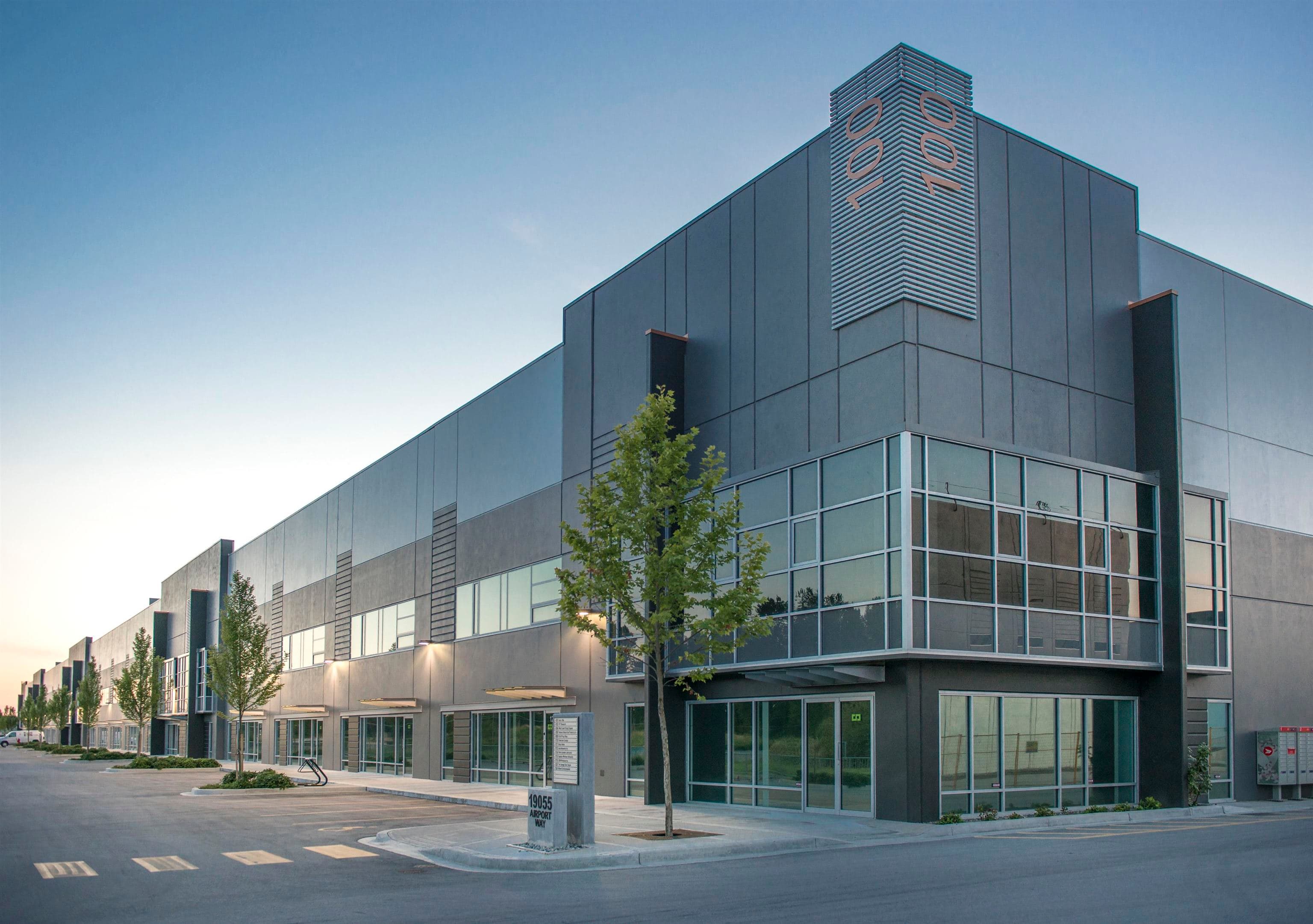 901-905 19055 AIPORT WAY — photo 1