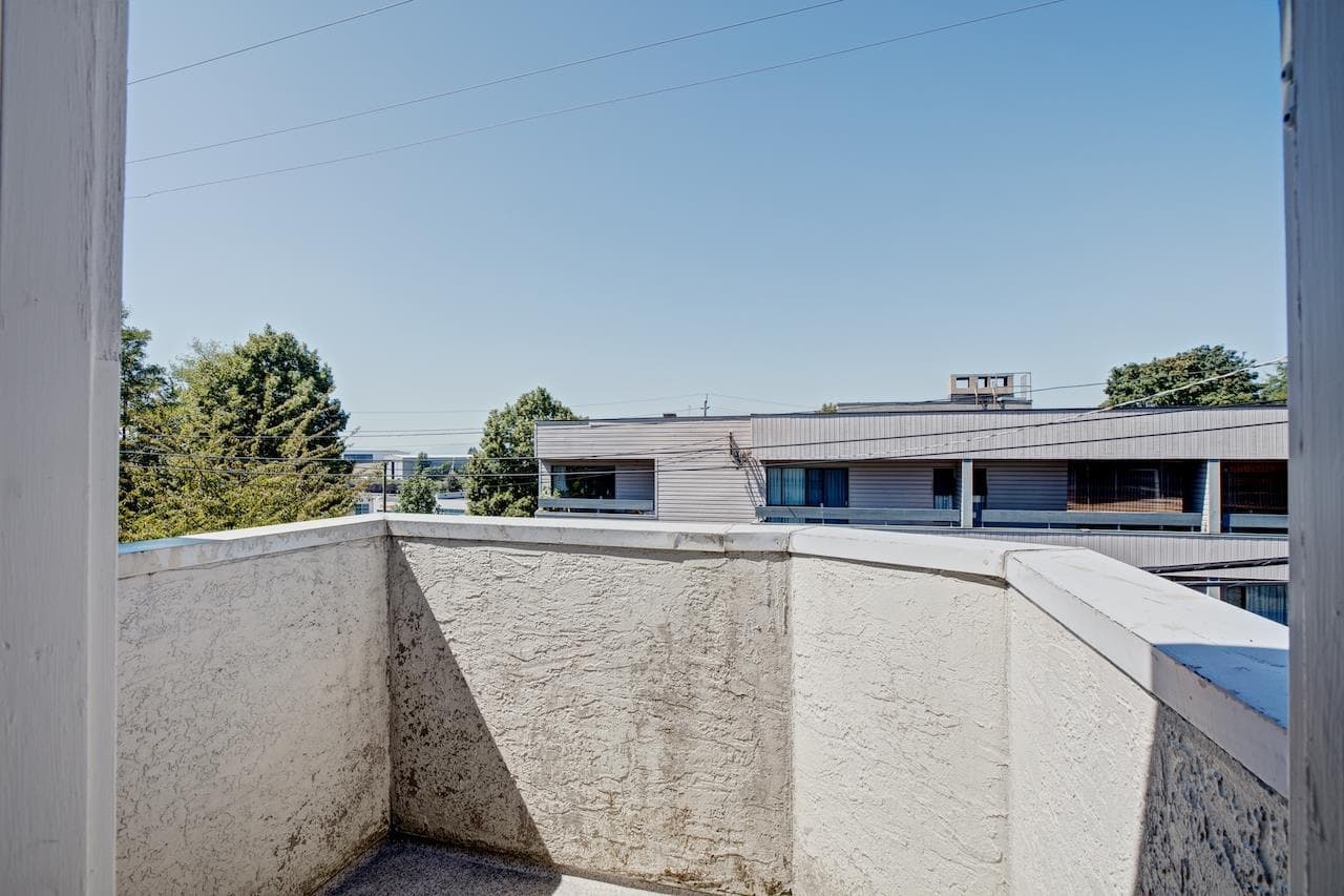 8851 GRANVILLE — photo 3