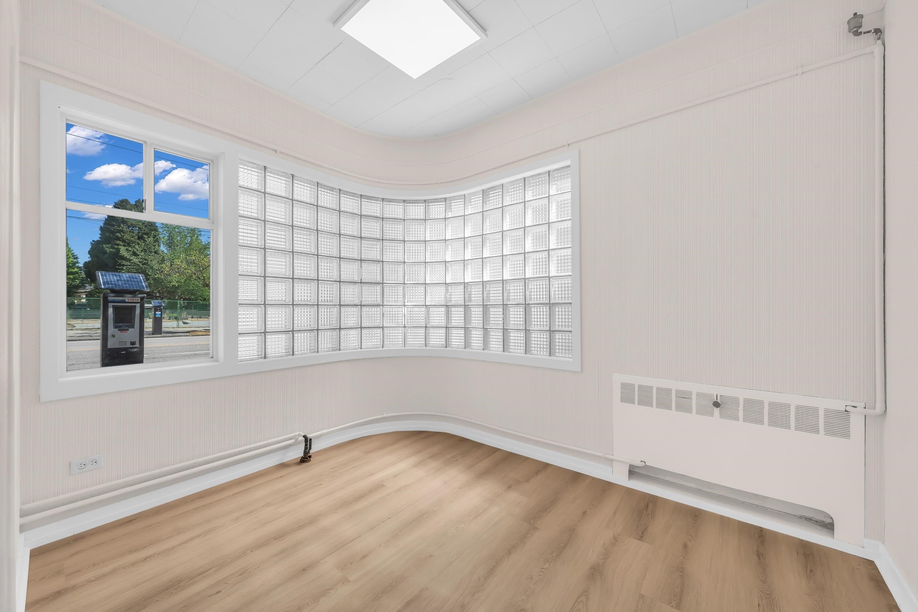 4570 W 10TH AVENUE — photo 4