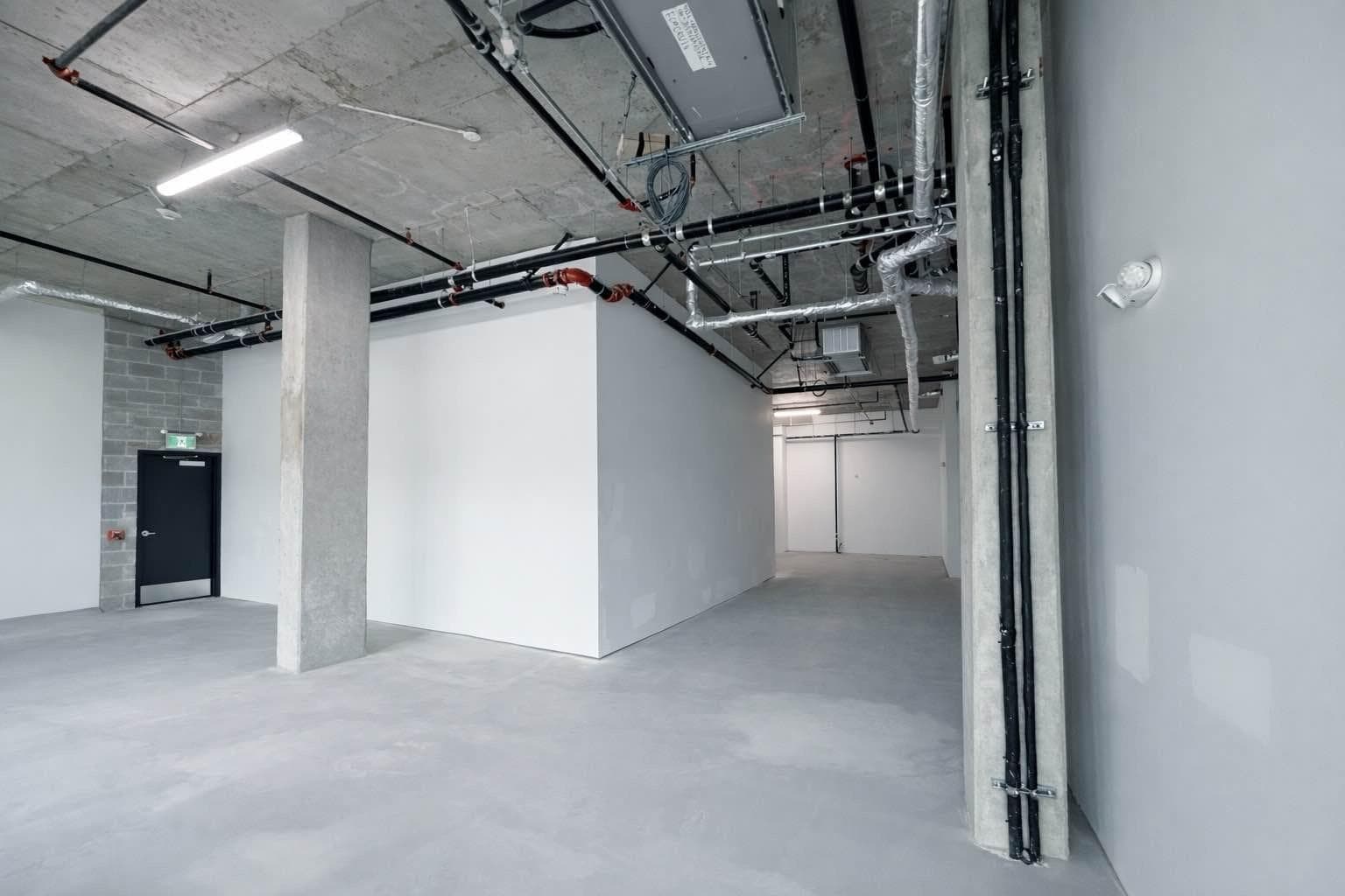 2851 COMMERCIAL DRIVE — photo 2