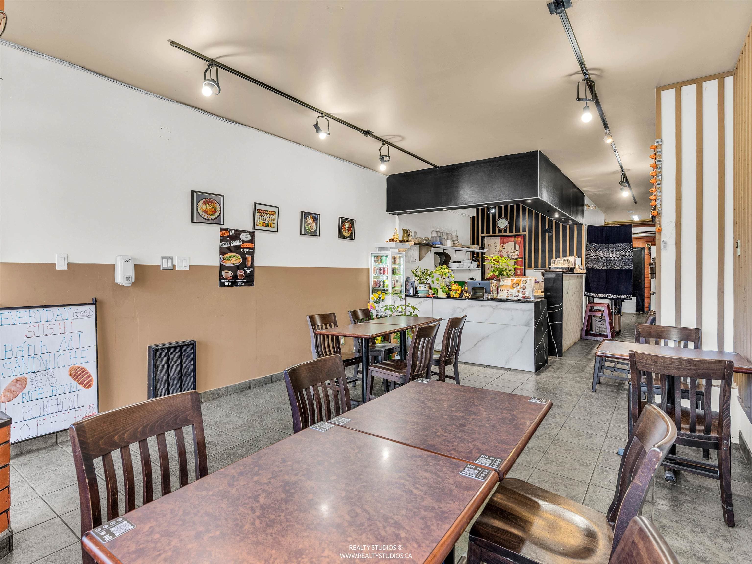4572 W 10TH AVENUE — photo 3