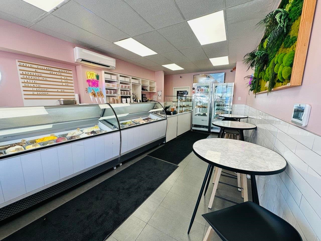 1216 DAVIE STREET — photo 1