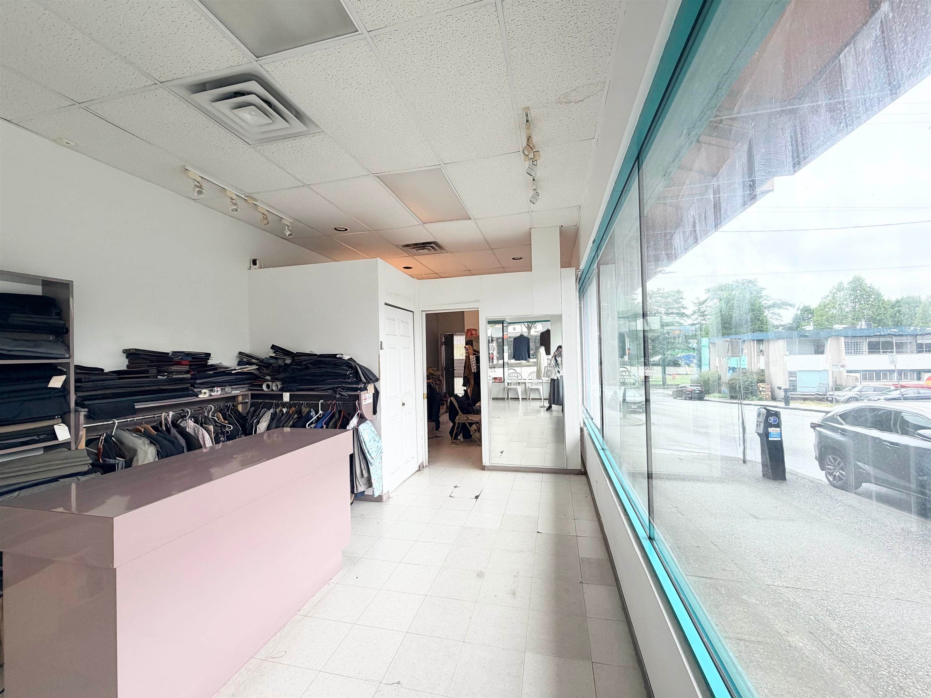 100 223 W BROADWAY — photo 4