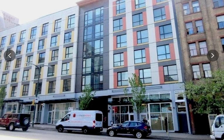 110 138 E HASTINGS STREET — photo 1
