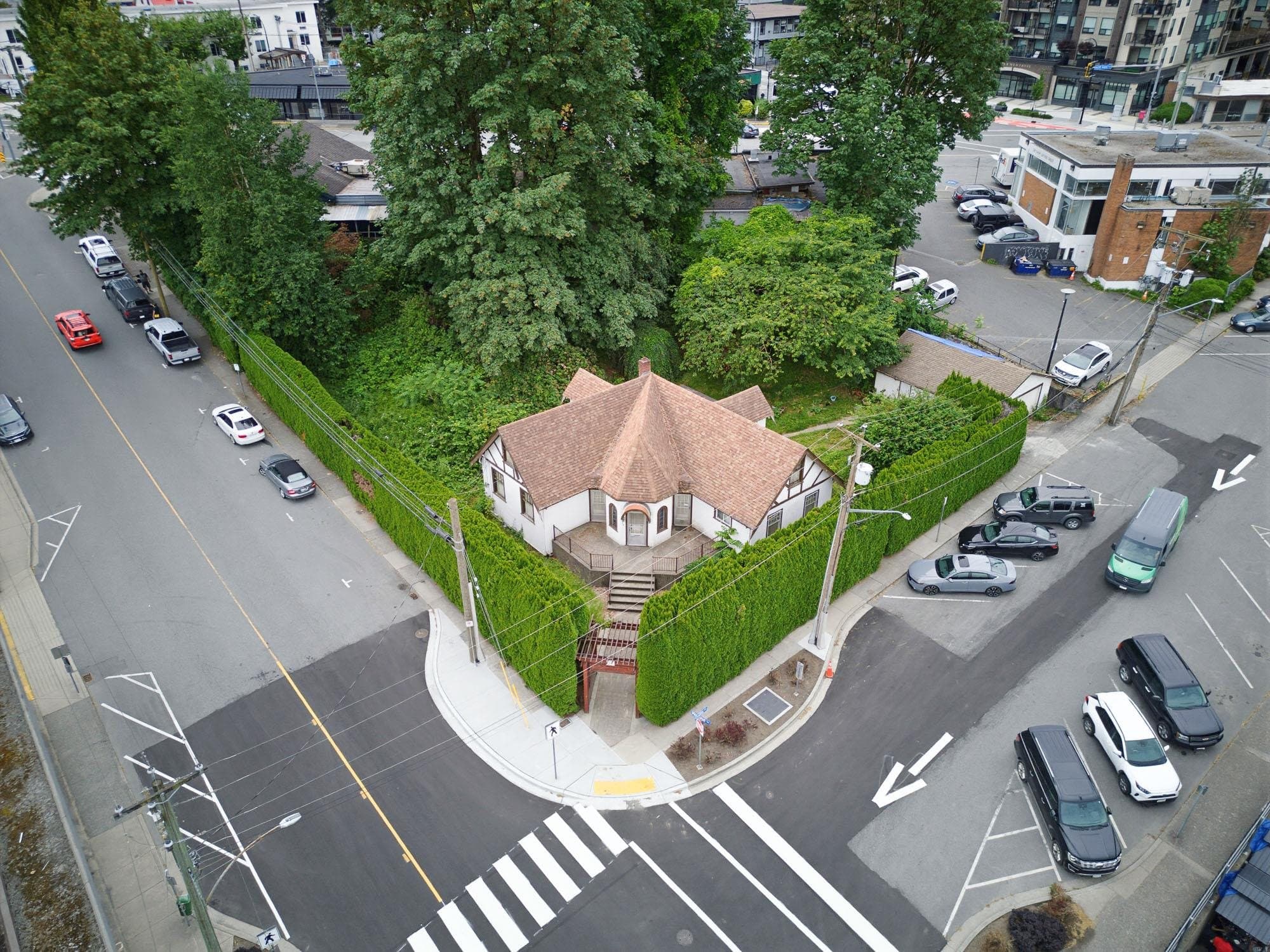 2517 MONTVUE AVENUE — photo 4