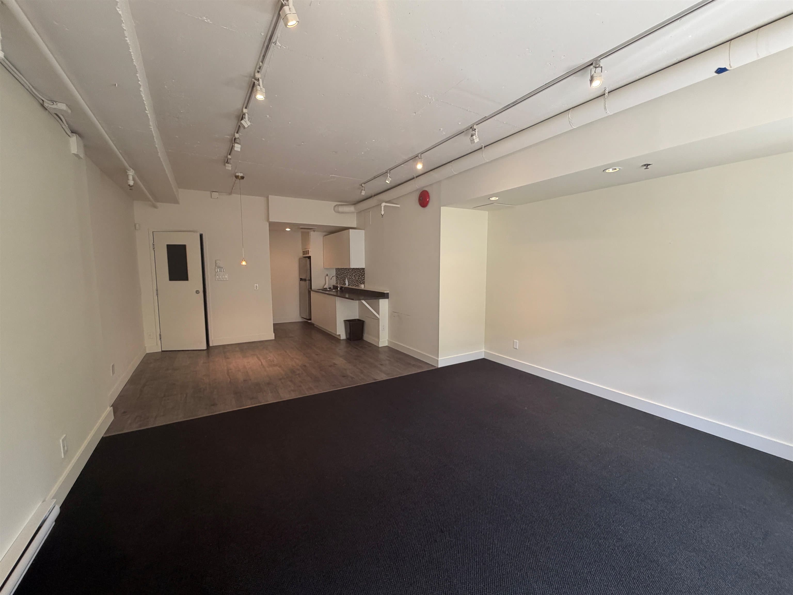 105C 4390 GALLANT AVENUE — photo 4