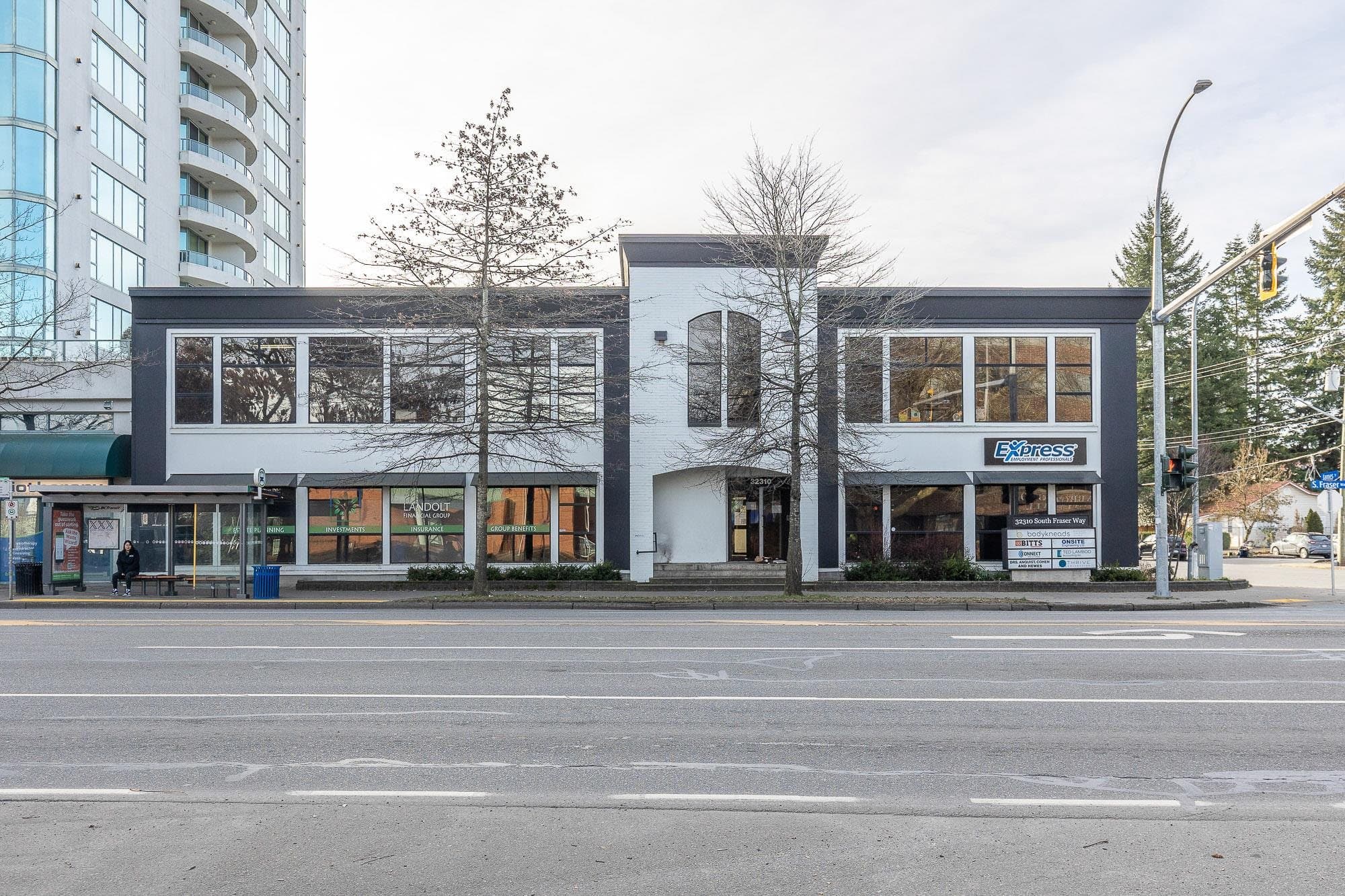 202 32310 SOUTH FRASER WAY — photo 1