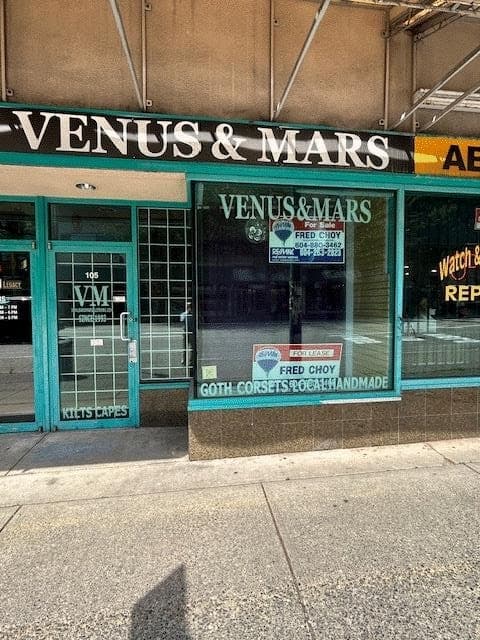 105 223 W BROADWAY — photo 1
