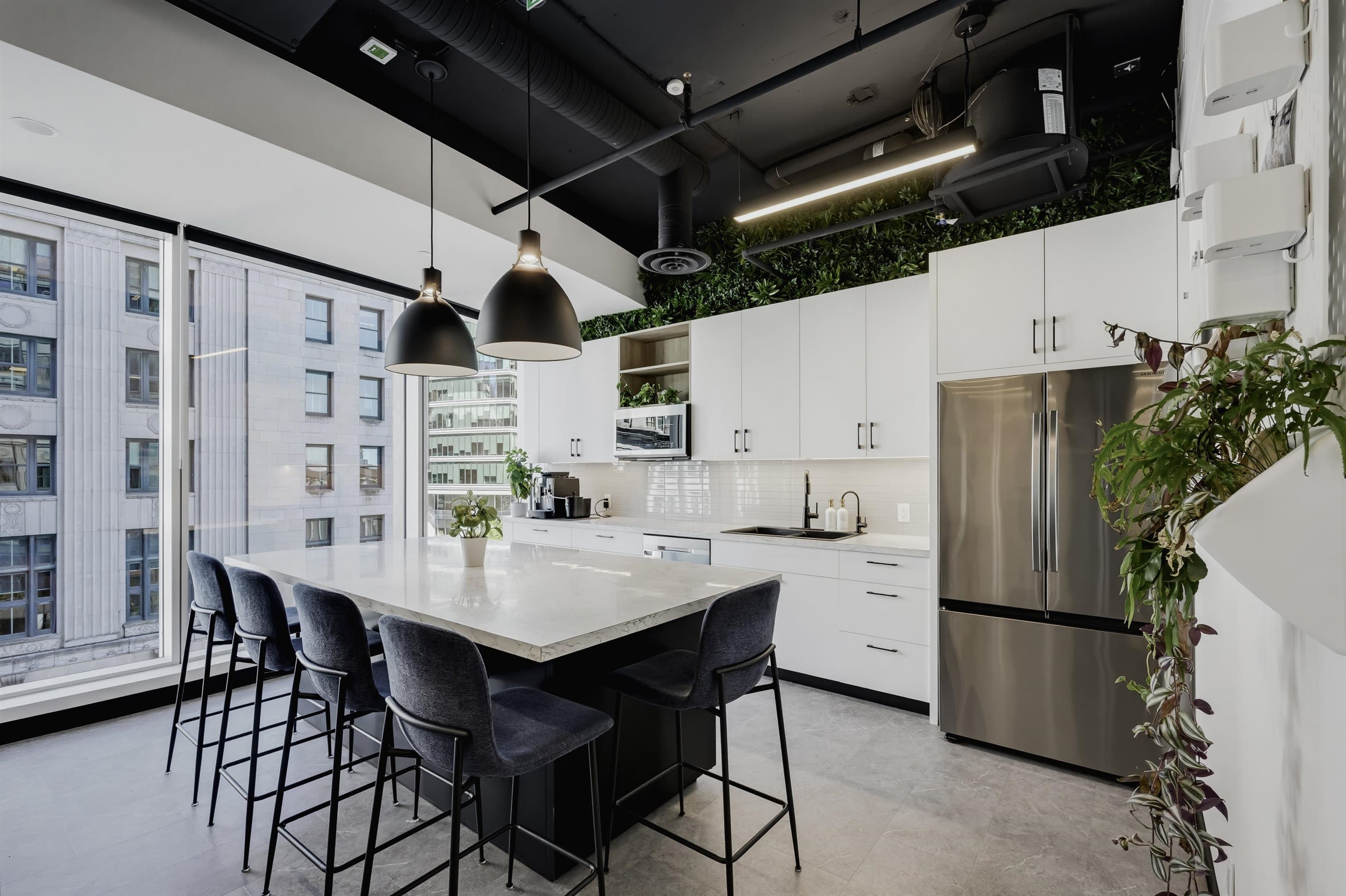670 320 GRANVILLE STREET — photo 1