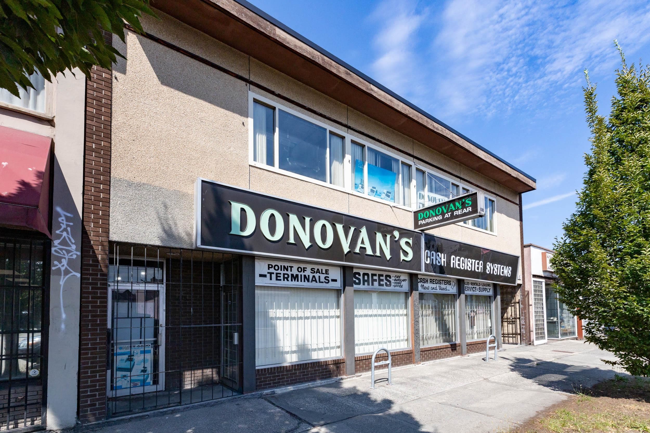 1135 E HASTINGS STREET — photo 2
