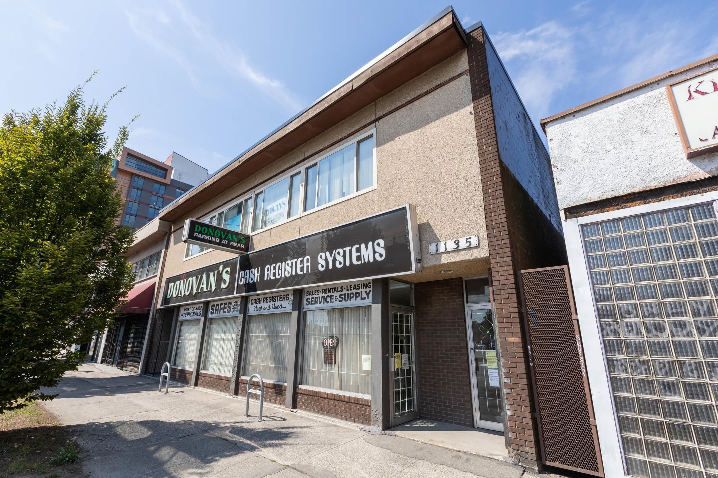 1135 E HASTINGS STREET — photo 1