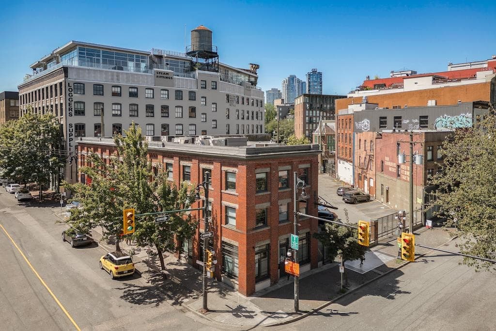 211 COLUMBIA STREET — photo 1
