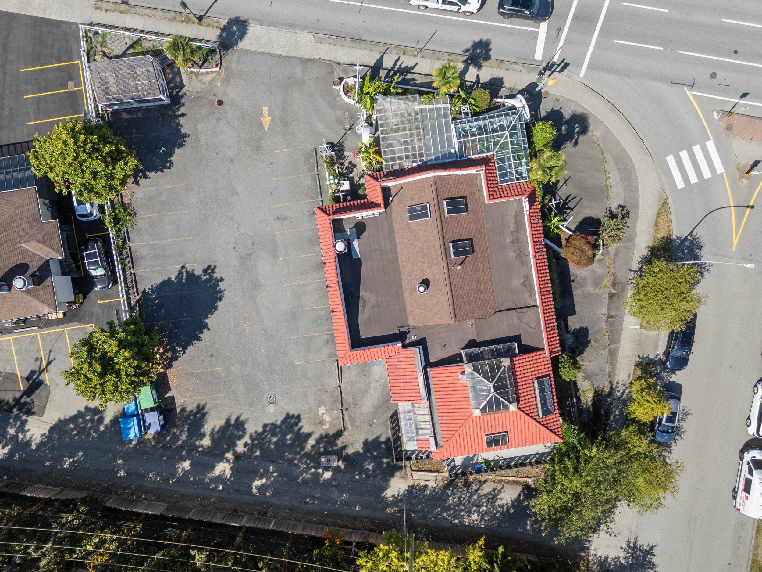 6558 KINGSWAY — photo 4
