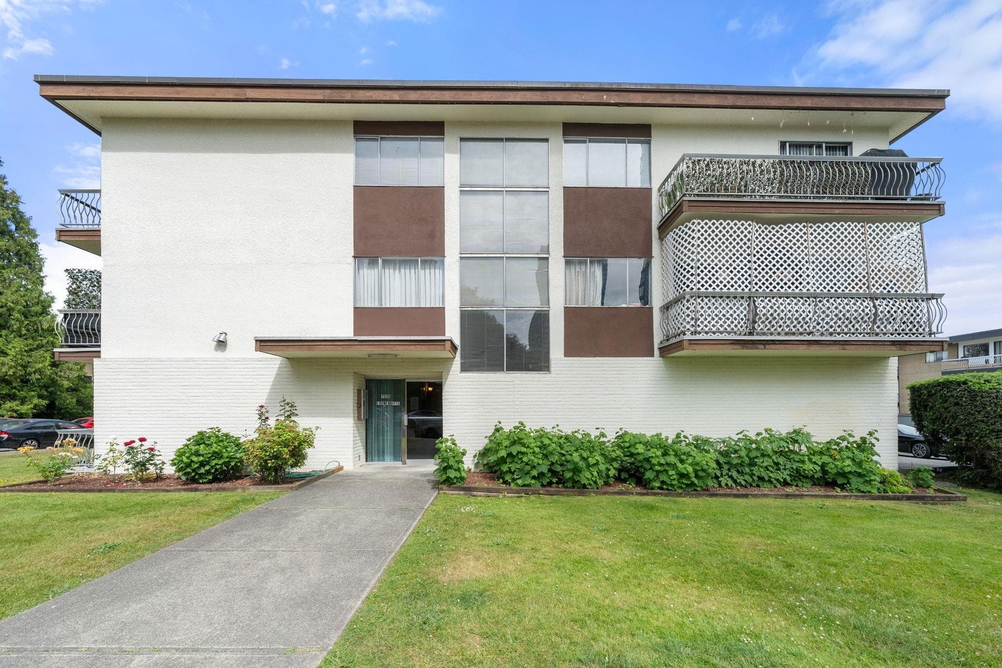7030 HALL AVENUE — photo 1