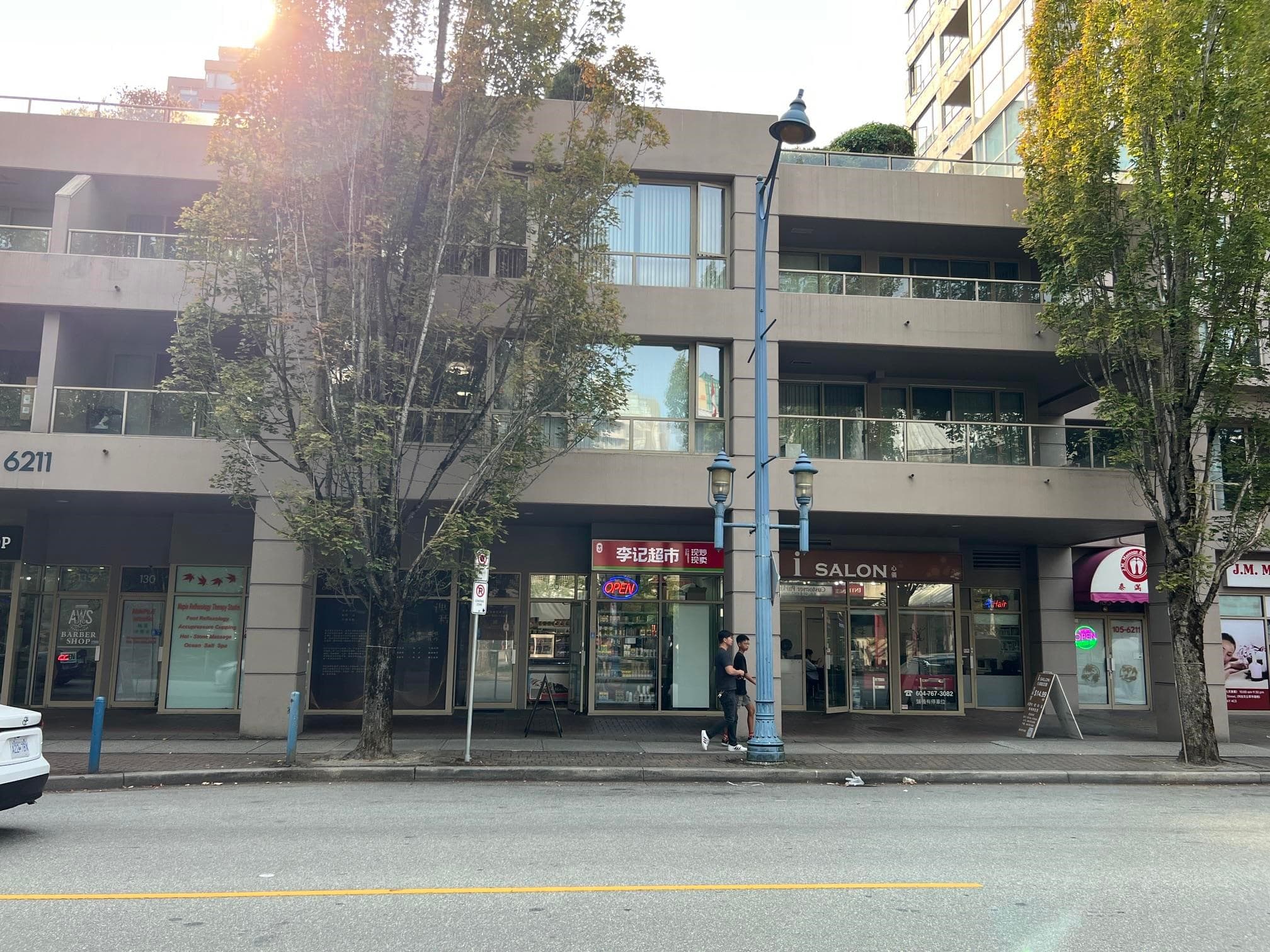120 6211 BUSWELL STREET — photo 1