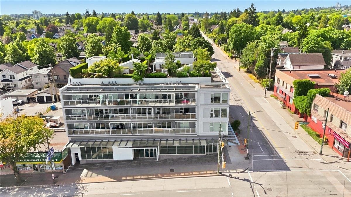 706 E BROADWAY — photo 2
