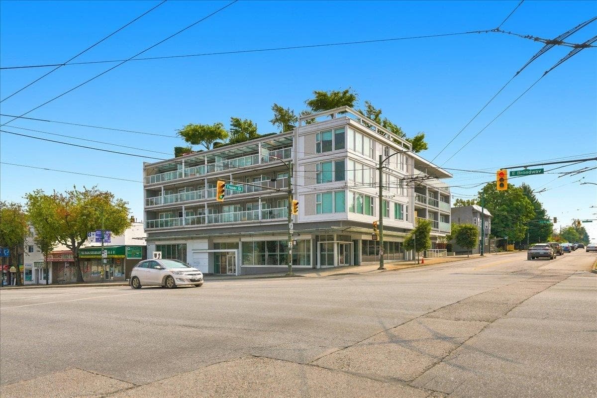 706 E BROADWAY — photo 5