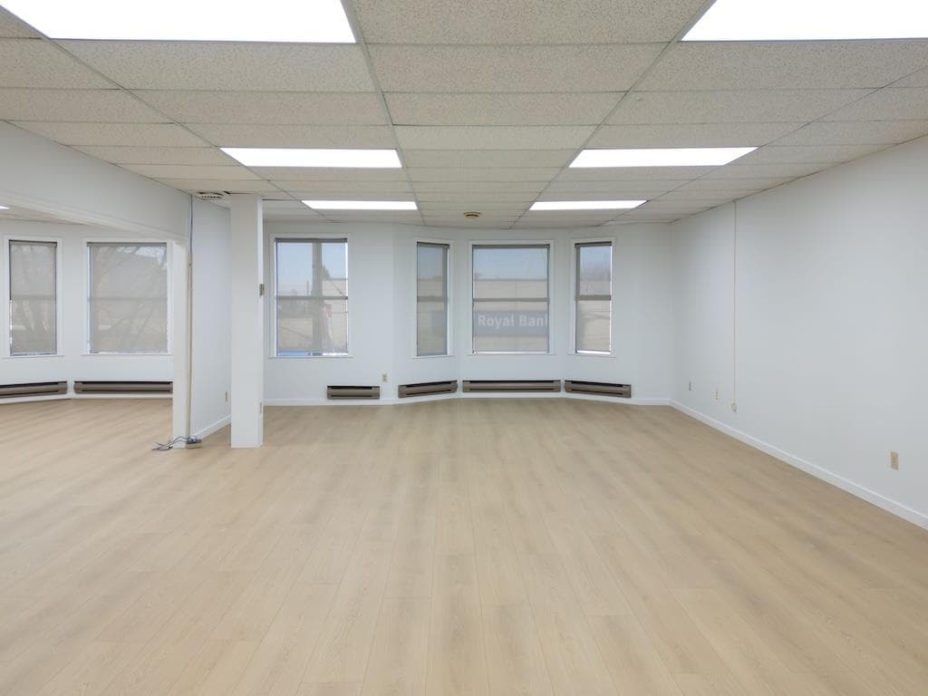 1718 COMMERCIAL DRIVE — photo 2
