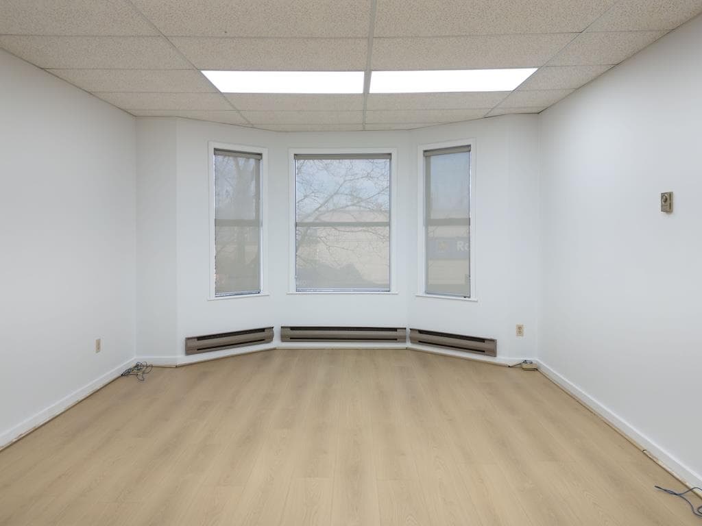1718 COMMERCIAL DRIVE — photo 3