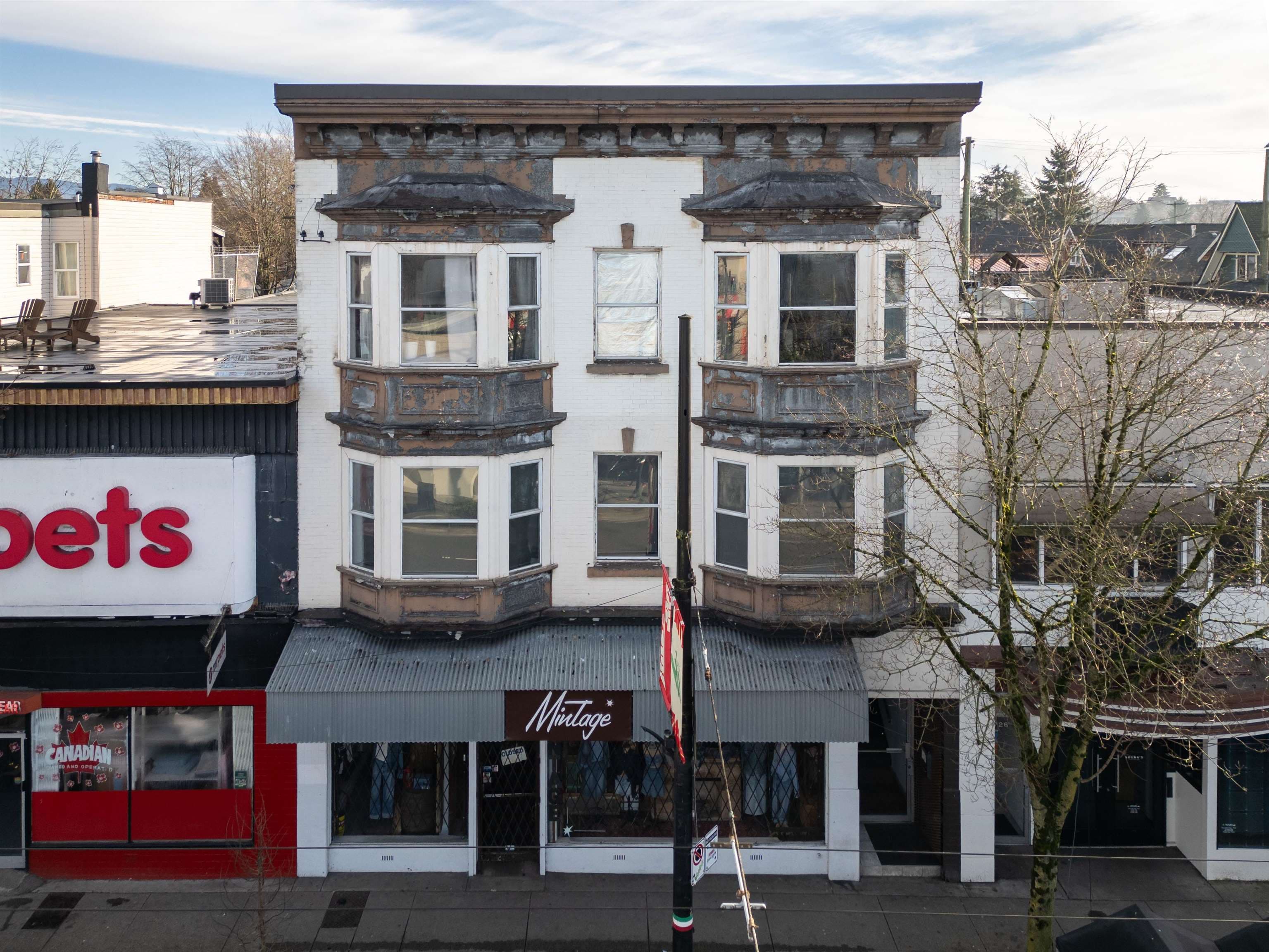 1718 COMMERCIAL DRIVE — photo 1