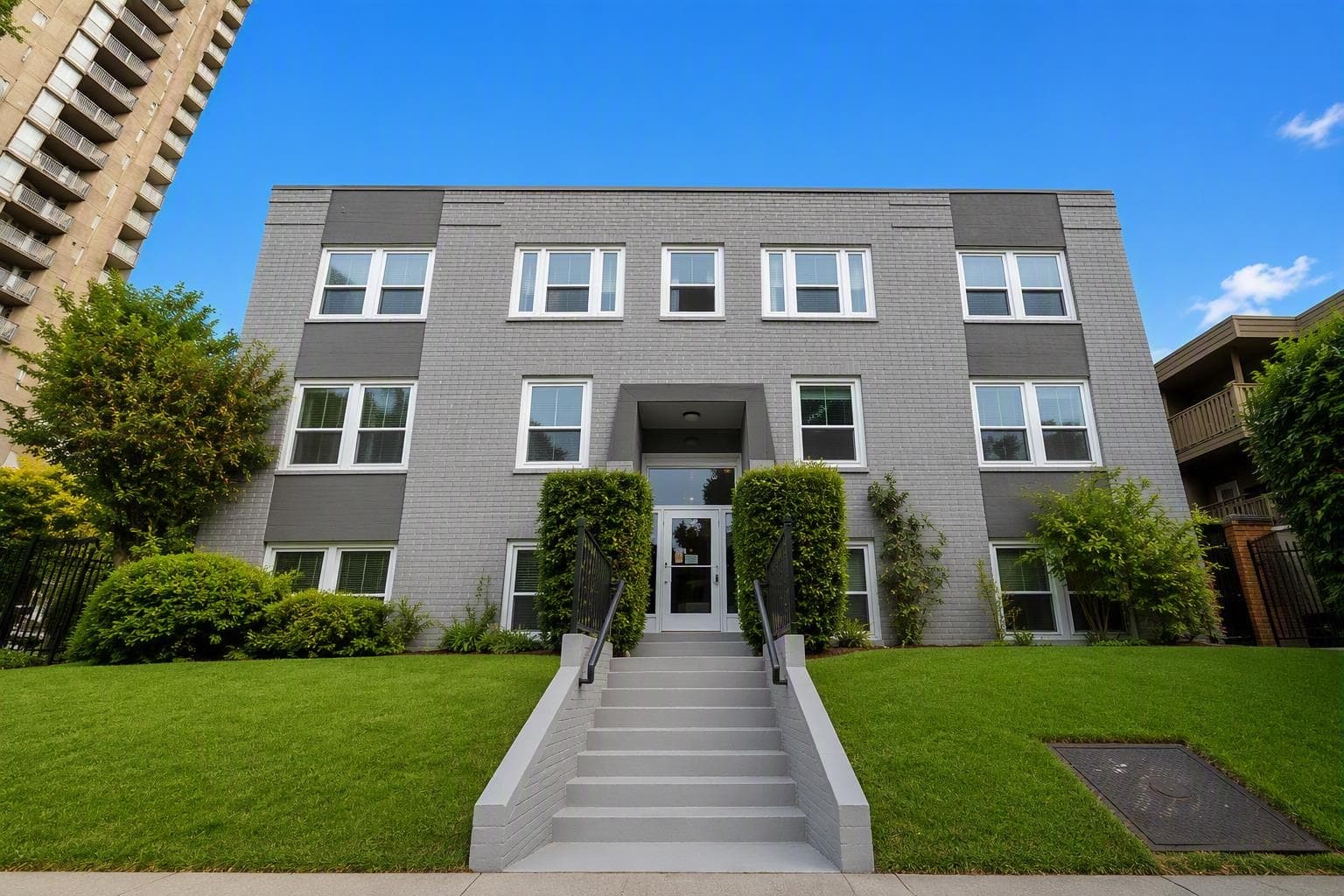 1235 BURNABY STREET — photo 2