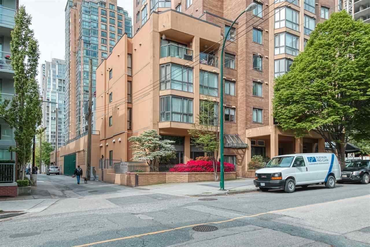438 HELMCKEN STREET, Vancouver