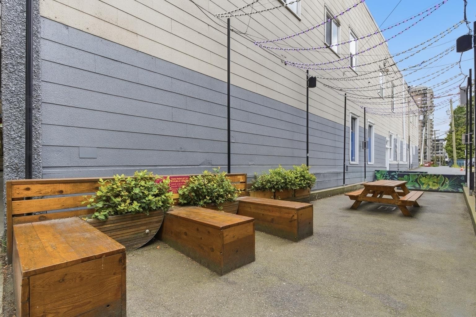 128 LONSDALE AVENUE — photo 4