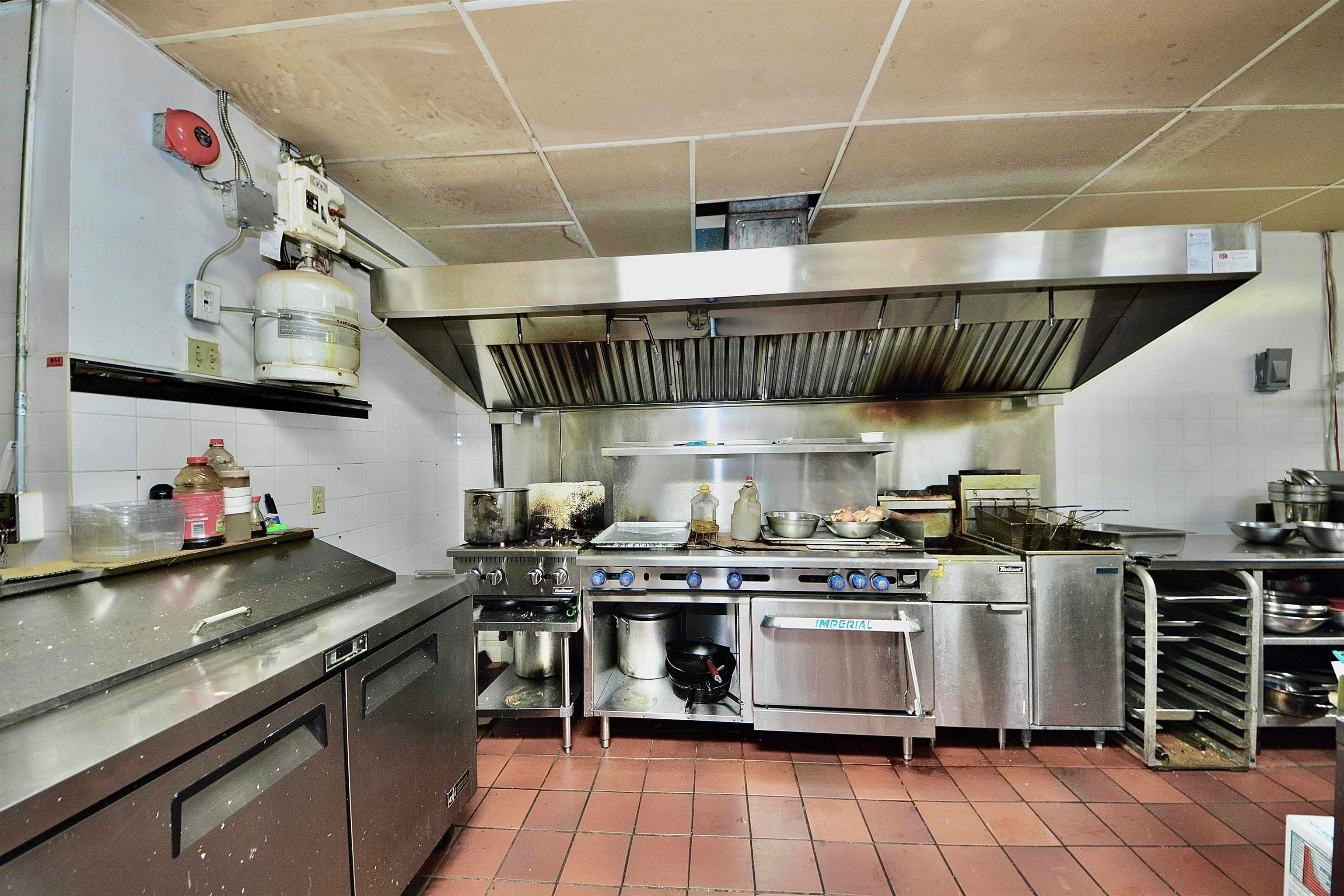 20488 FRASER HIGHWAY — photo 1