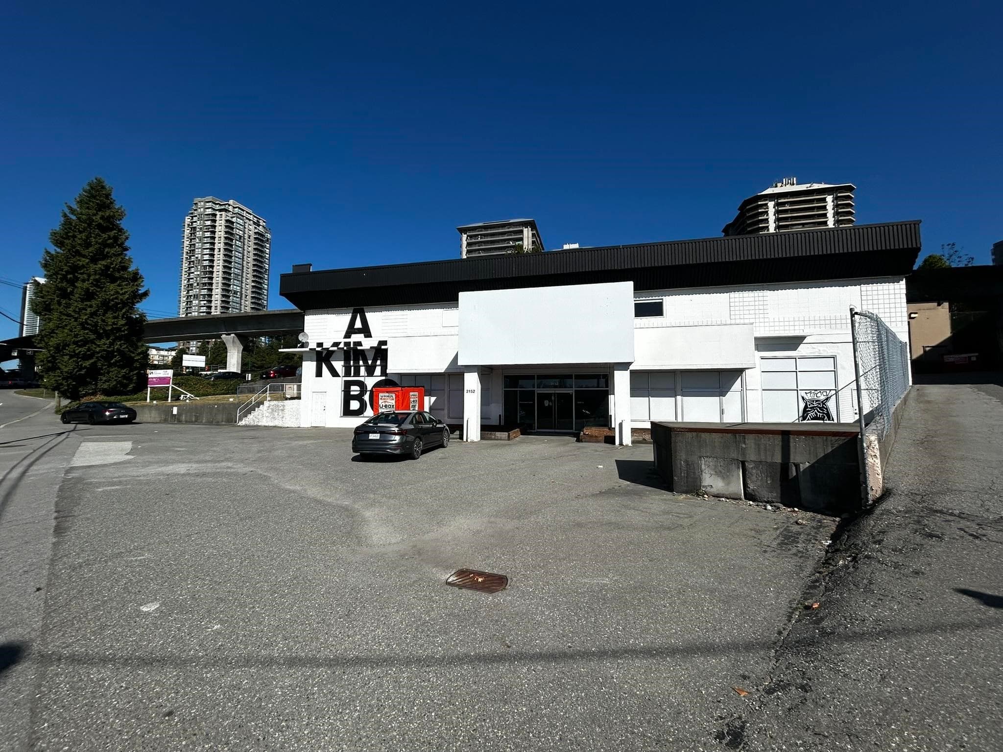 2152 DOUGLAS ROAD — photo 3