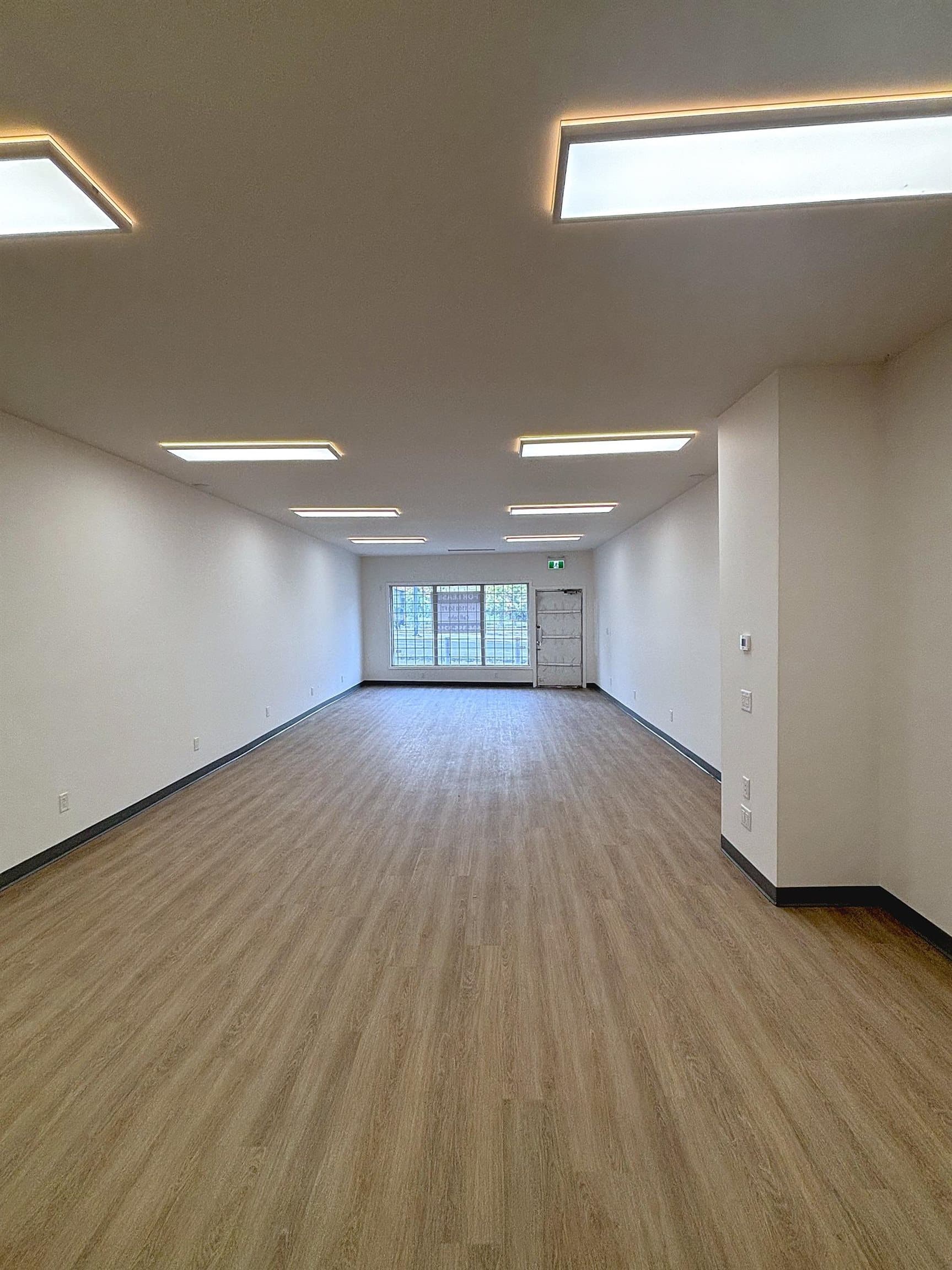 13559 KING GEORGE BOULEVARD — photo 3