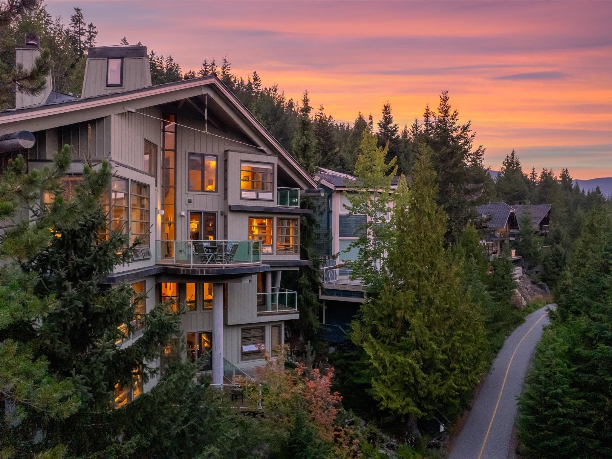 3359 Osprey Place, Whistler, V8E 0B8 — photo 1