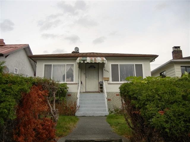 2831 E Broadway, Vancouver, V5M 1Y9 — photo 1