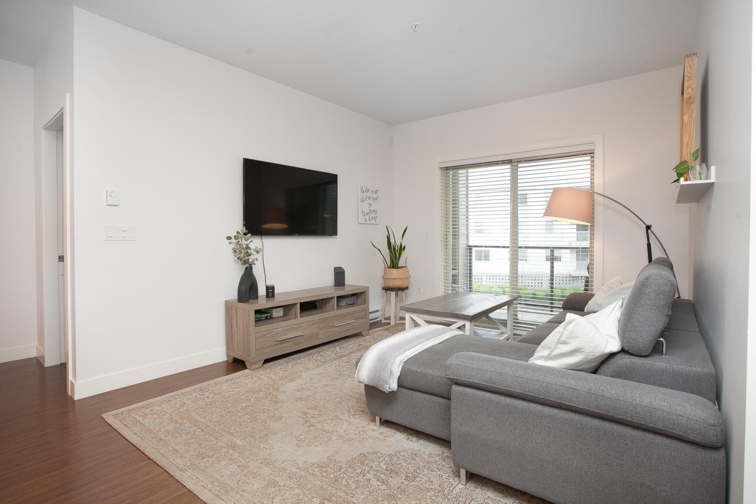 209 - 20219 54a Avenue, Langley, V3A 0C7 — photo 2