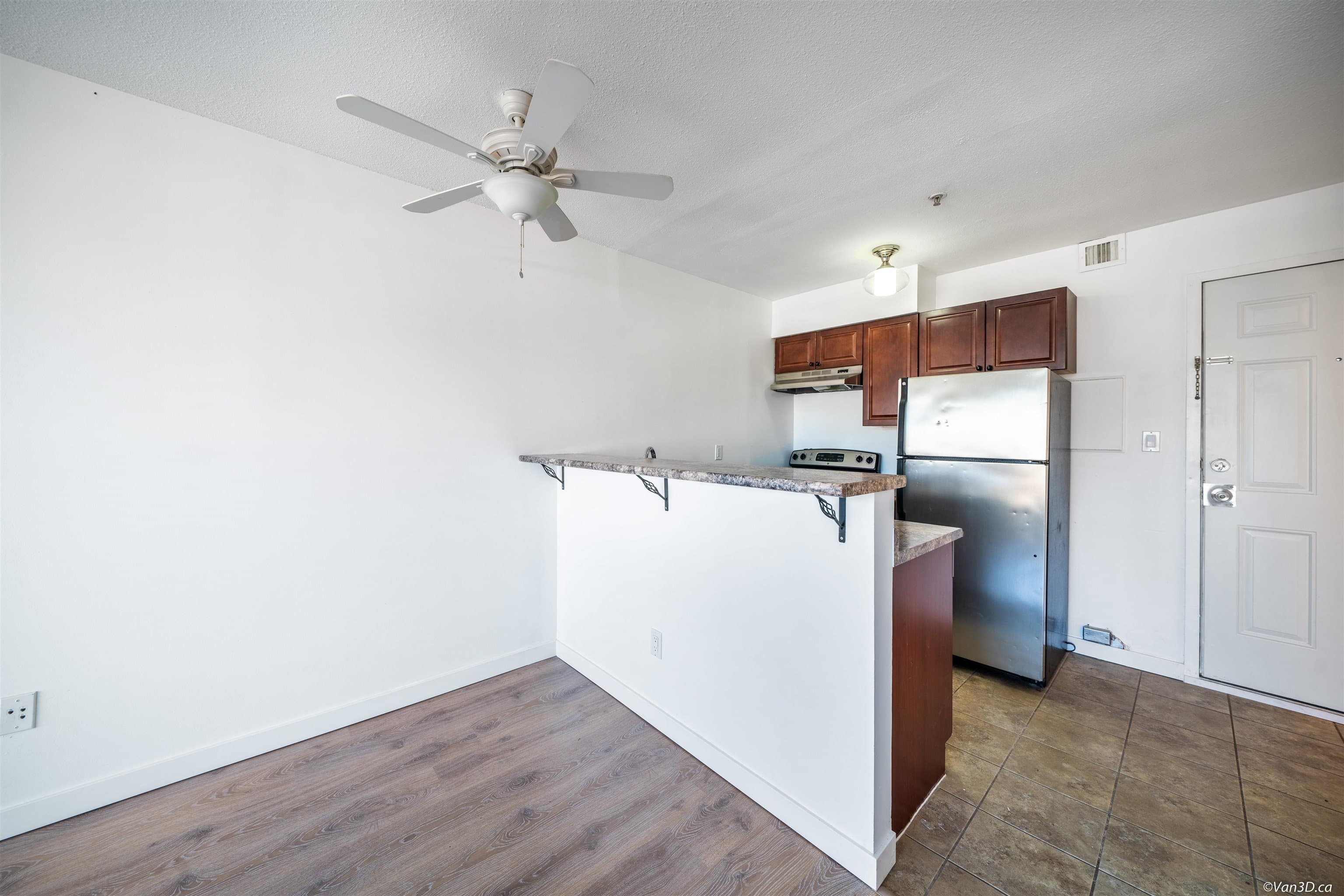 304 - 5520 Joyce Street, Vancouver, V5R 4H6 — photo 3