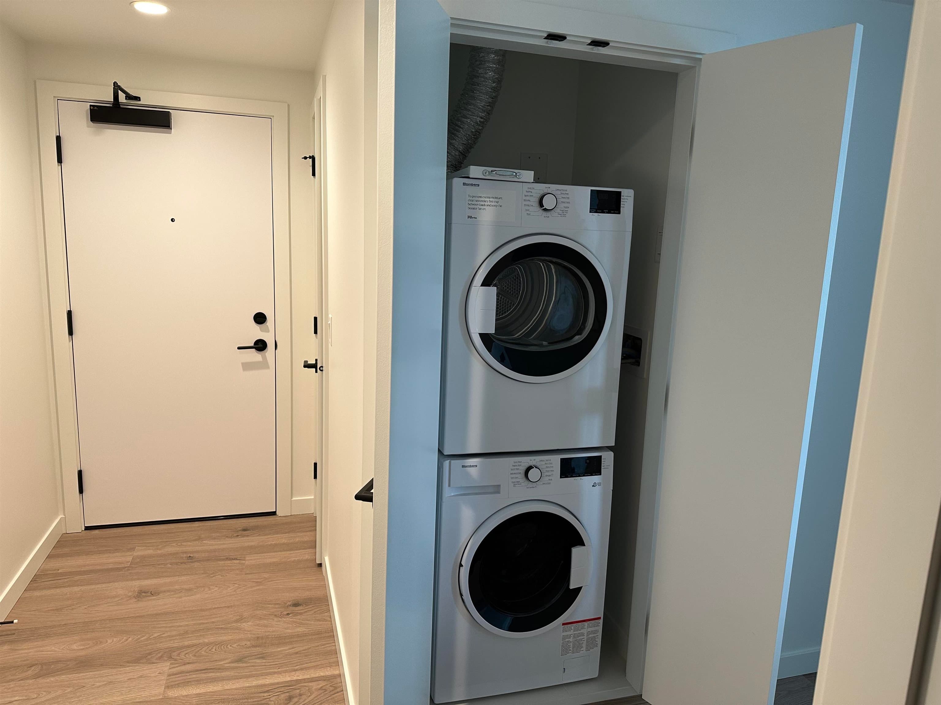 808 - 10448 University Drive, Surrey, V3T 0S7 — photo 3