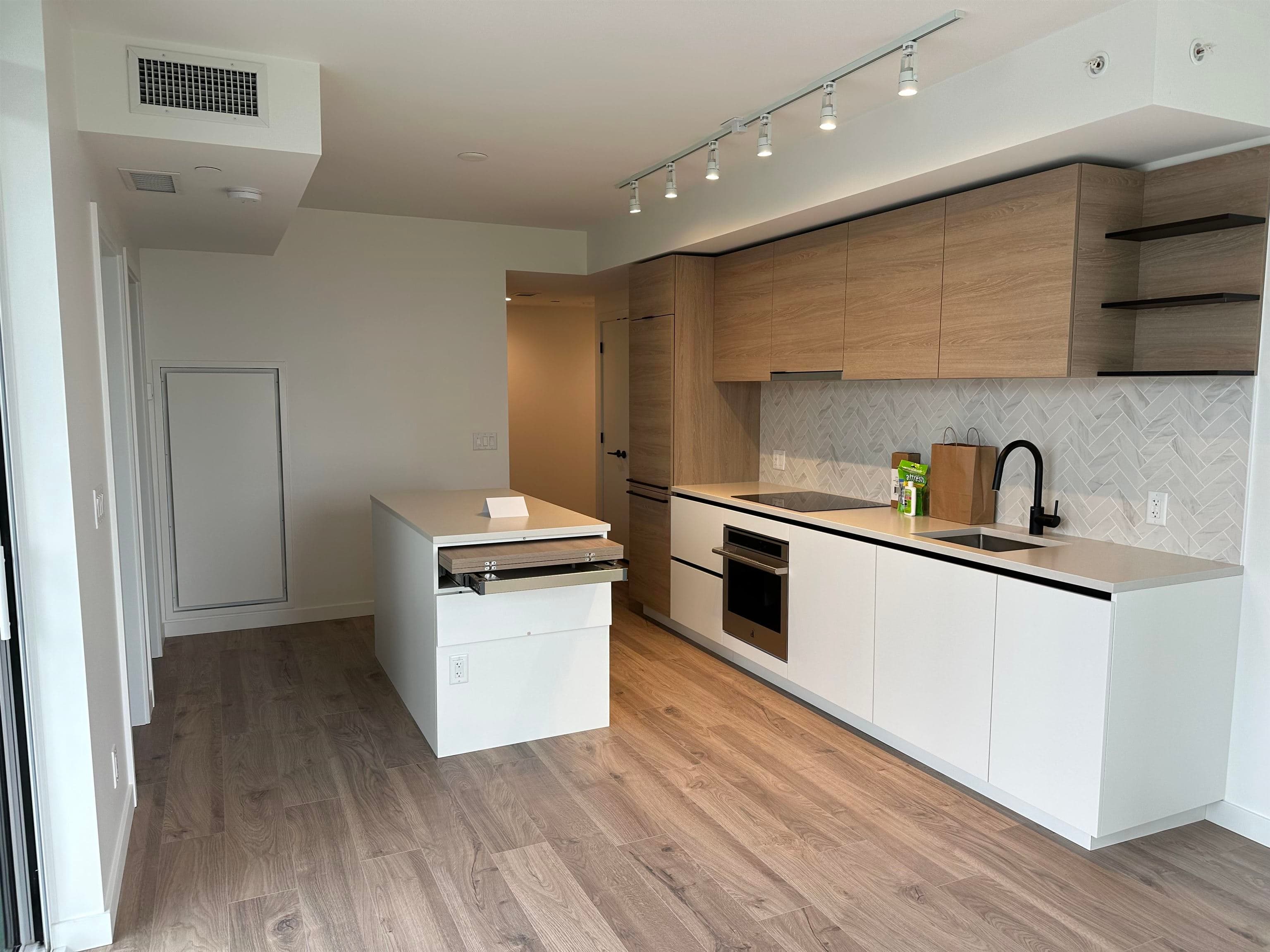 808 - 10448 University Drive, Surrey, V3T 0S7 — photo 5