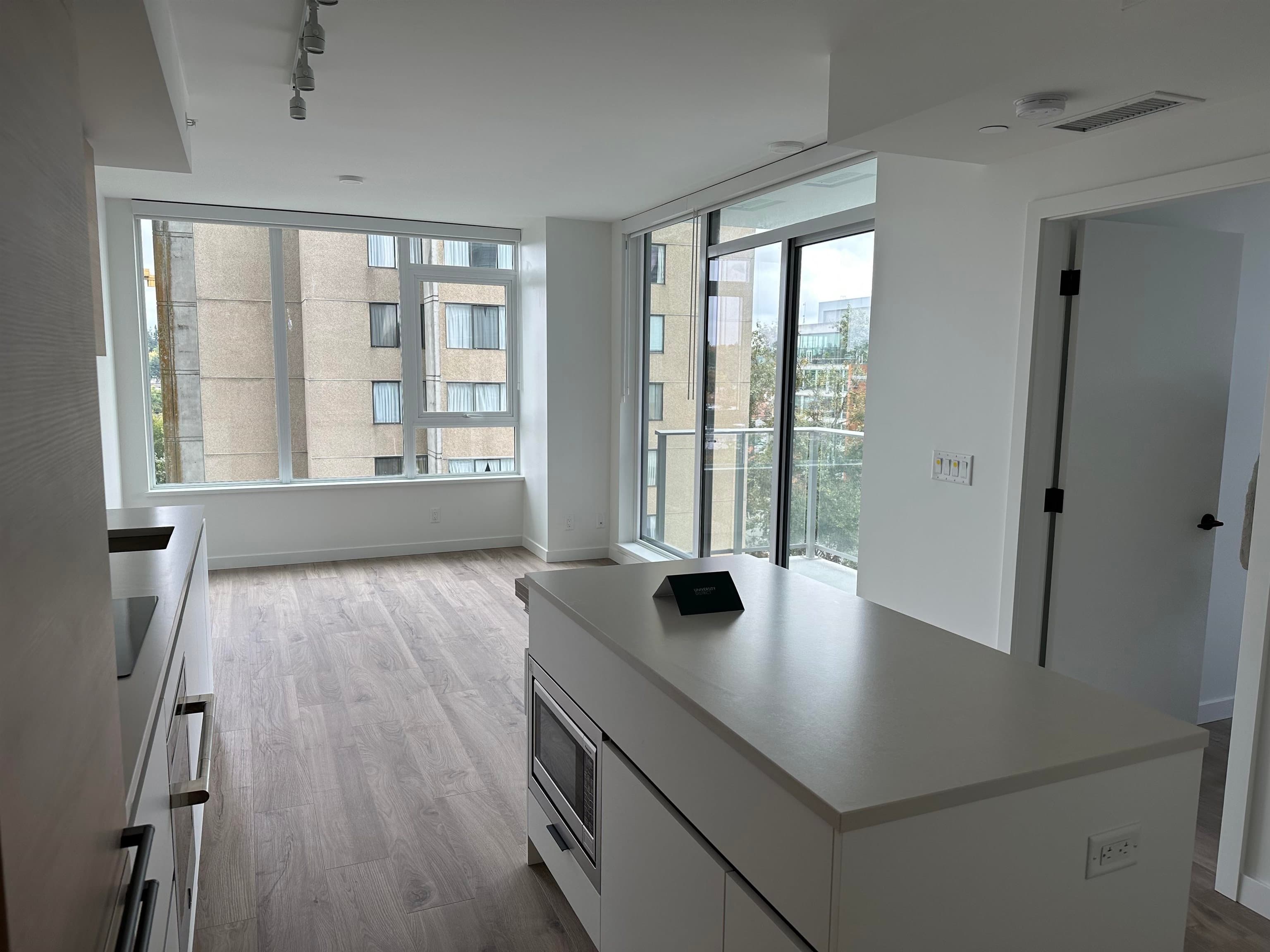 808 - 10448 University Drive, Surrey, V3T 0S7 — photo 4