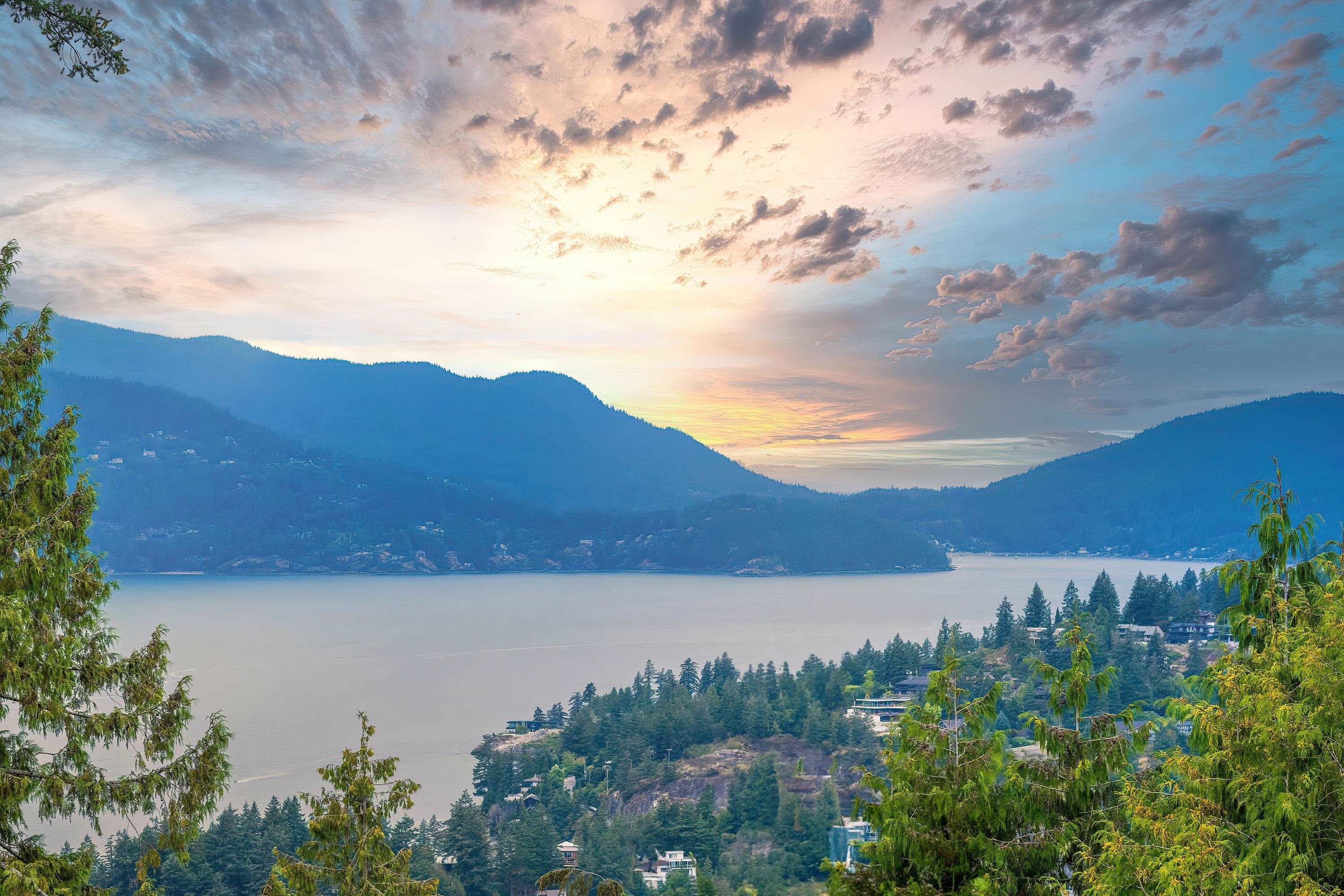 5343 Monte Bre Crescent, West Vancouver, V7W 3A7 — photo 1