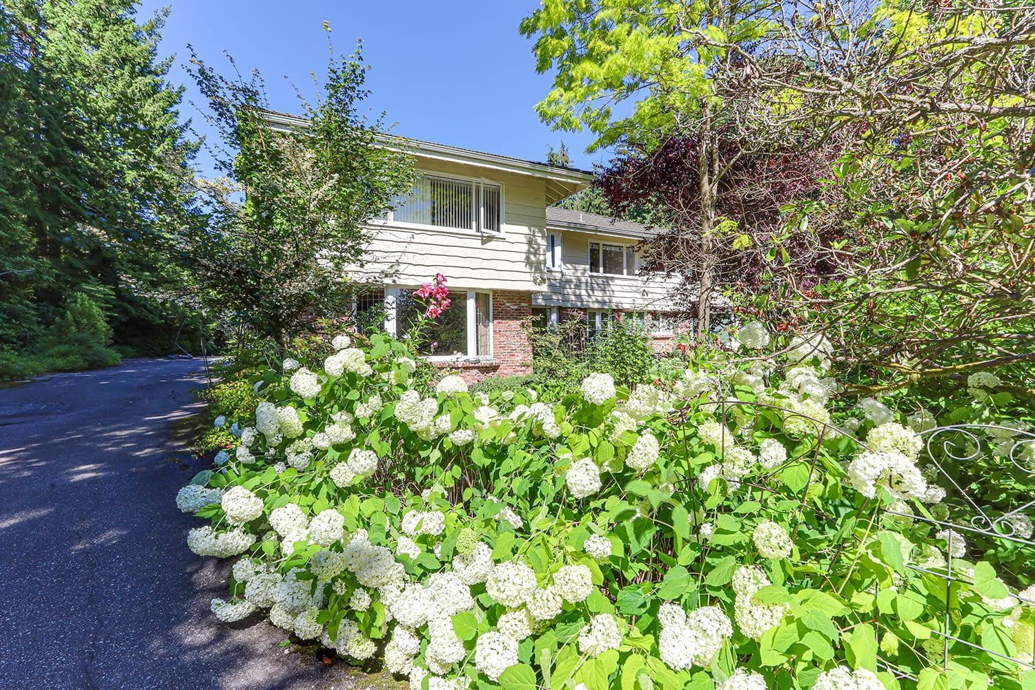 597 Hadden Drive, West Vancouver, V7S 1G8 — photo 3