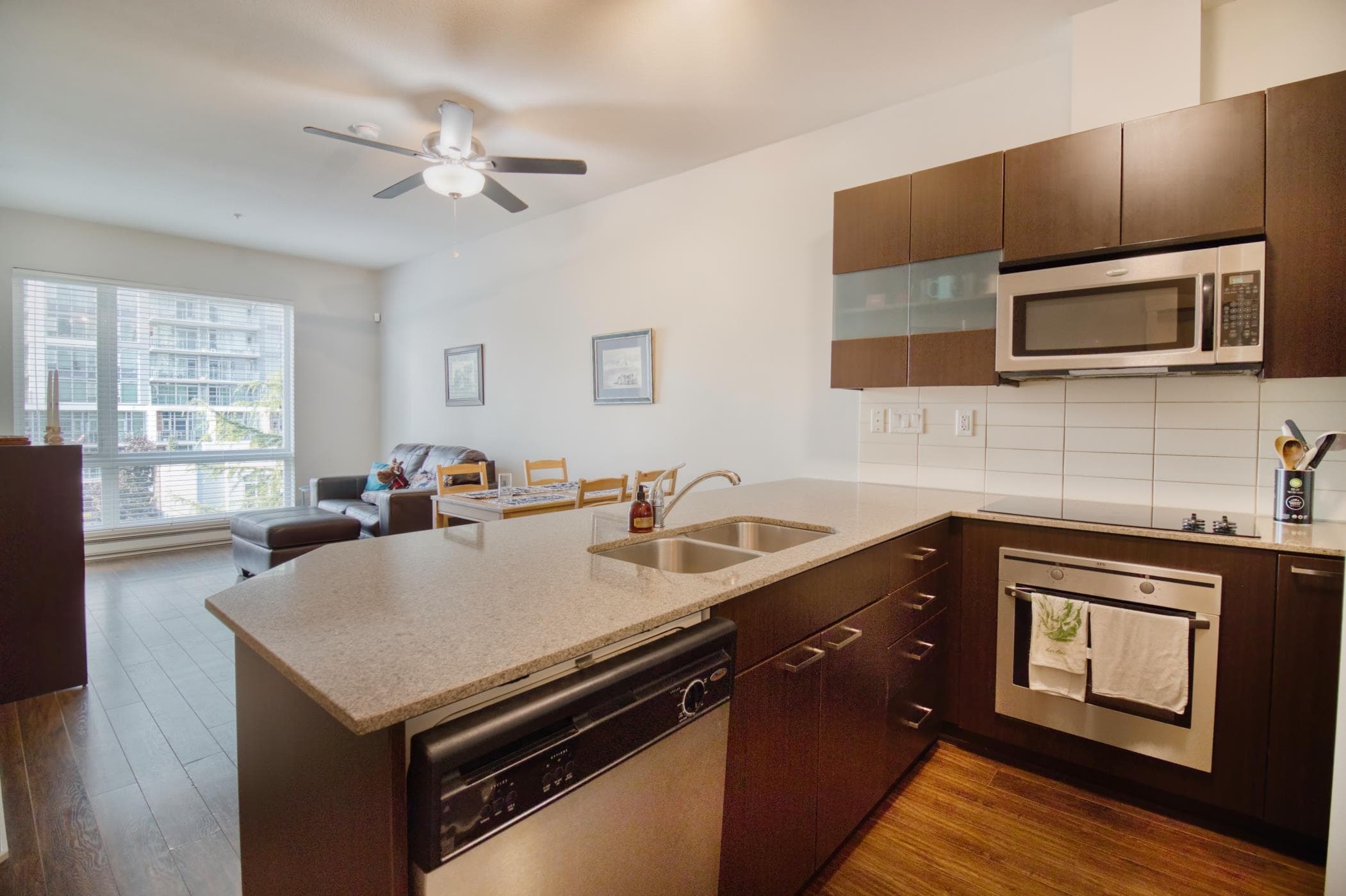 427 - 13321 102a Avenue, Surrey, V3T 1P6 — photo 2
